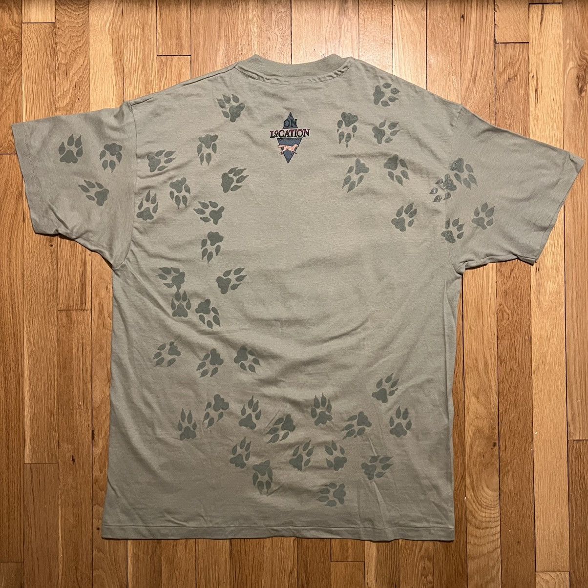 Hanes Vintage 1993 Fox AOP Paws On Location Green XL T Shirt Size US L / EU 52-54 / 3 - 5 Thumbnail