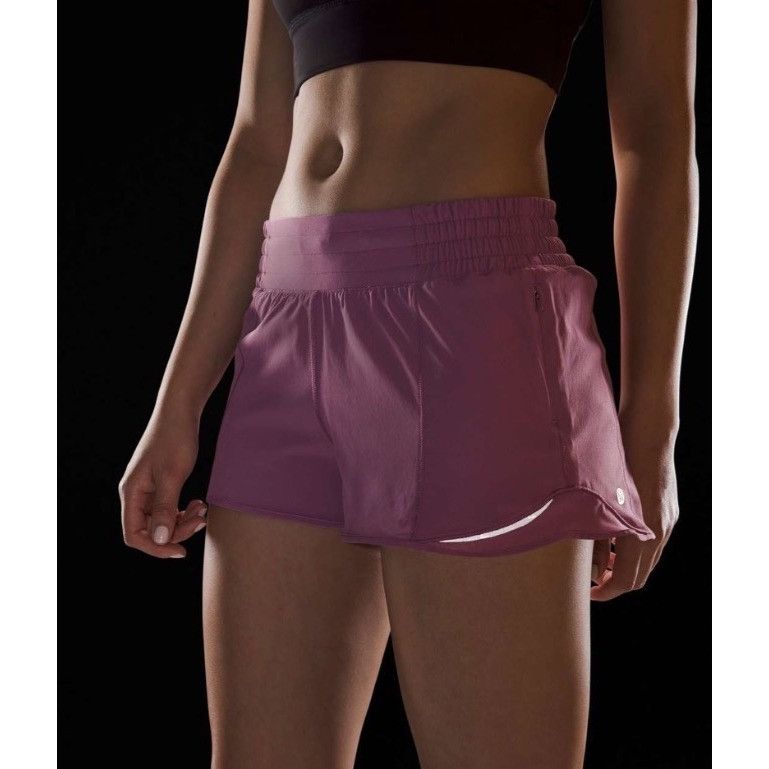 Lululemon 𝓛𝓾𝓵𝓾𝓵𝓮𝓶𝓸𝓷 Hotty Hot High-Rise Lined Short 2.5"Velve Size 30" / US 8 / IT 44 - 4 Thumbnail