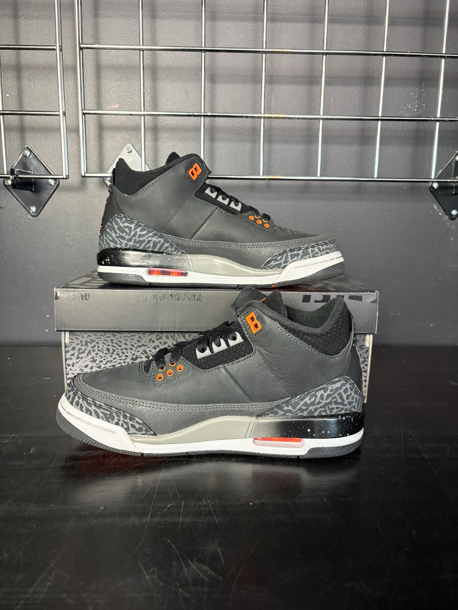 Jordan Brand Air Jordan 3 Retro "Fear Pack" (2023) (GS) - Size 6 Size US 6 / EU 39 - 2 Thumbnail