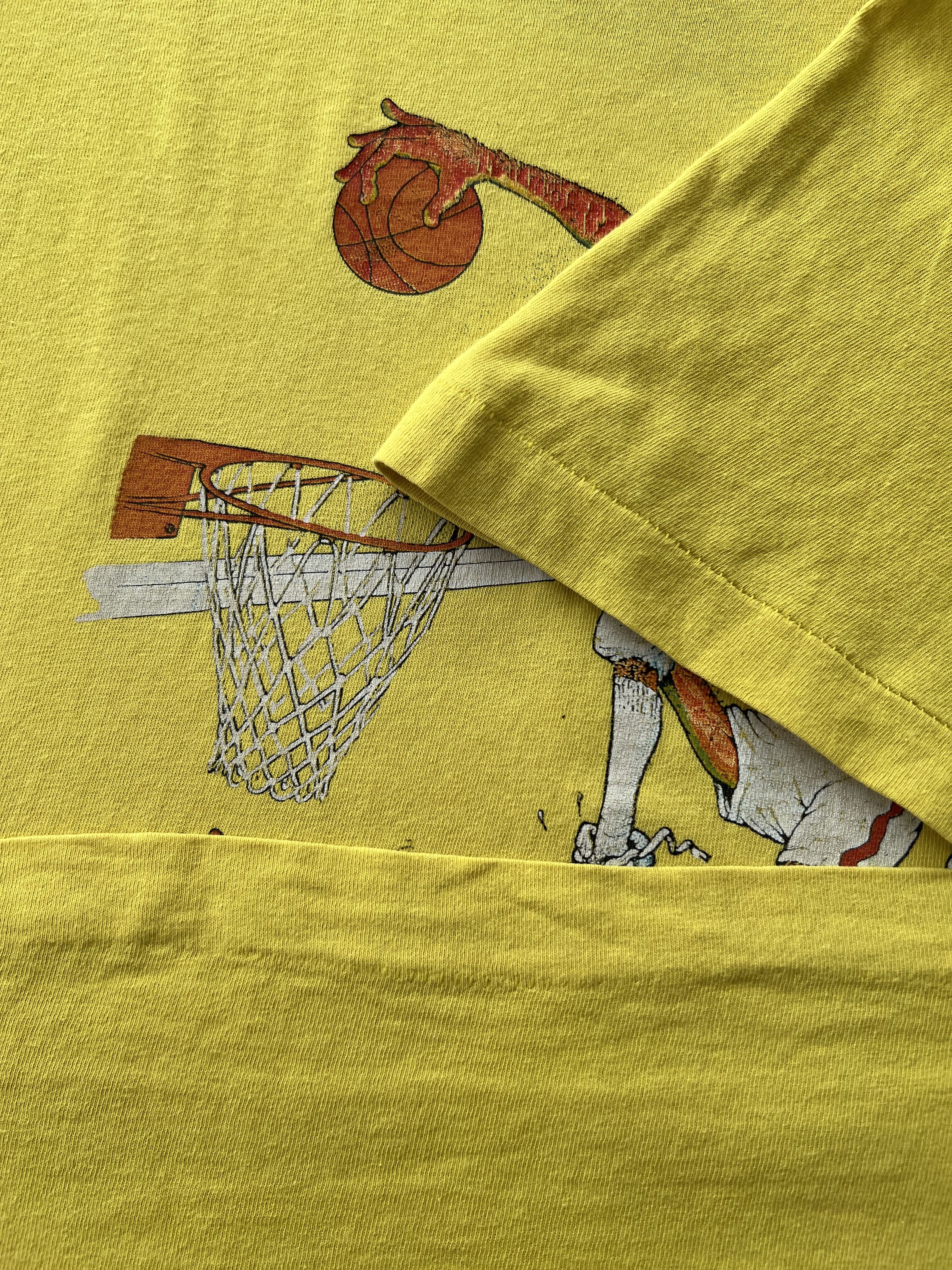 Vintage Vintage 1988 Air Waves Hang Time NBA Basketball Art T-shirt Size US L / EU 52-54 / 3 - 7 Thumbnail