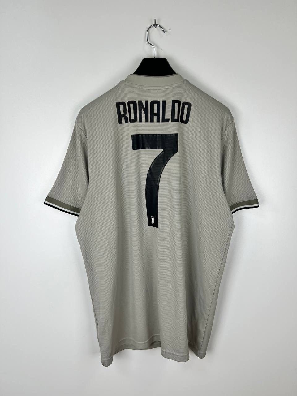 Vintage Juventus Adidas Ronaldo jersey t-shirts size XL Size US XL / EU 56 / 4 - 2 Thumbnail