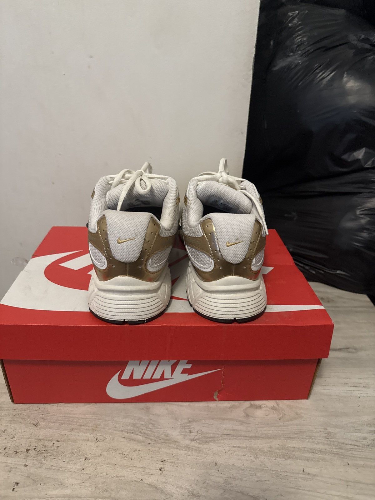 Nike Nike v5 RNR Size US 8.5 / EU 41-42 - 3 Thumbnail
