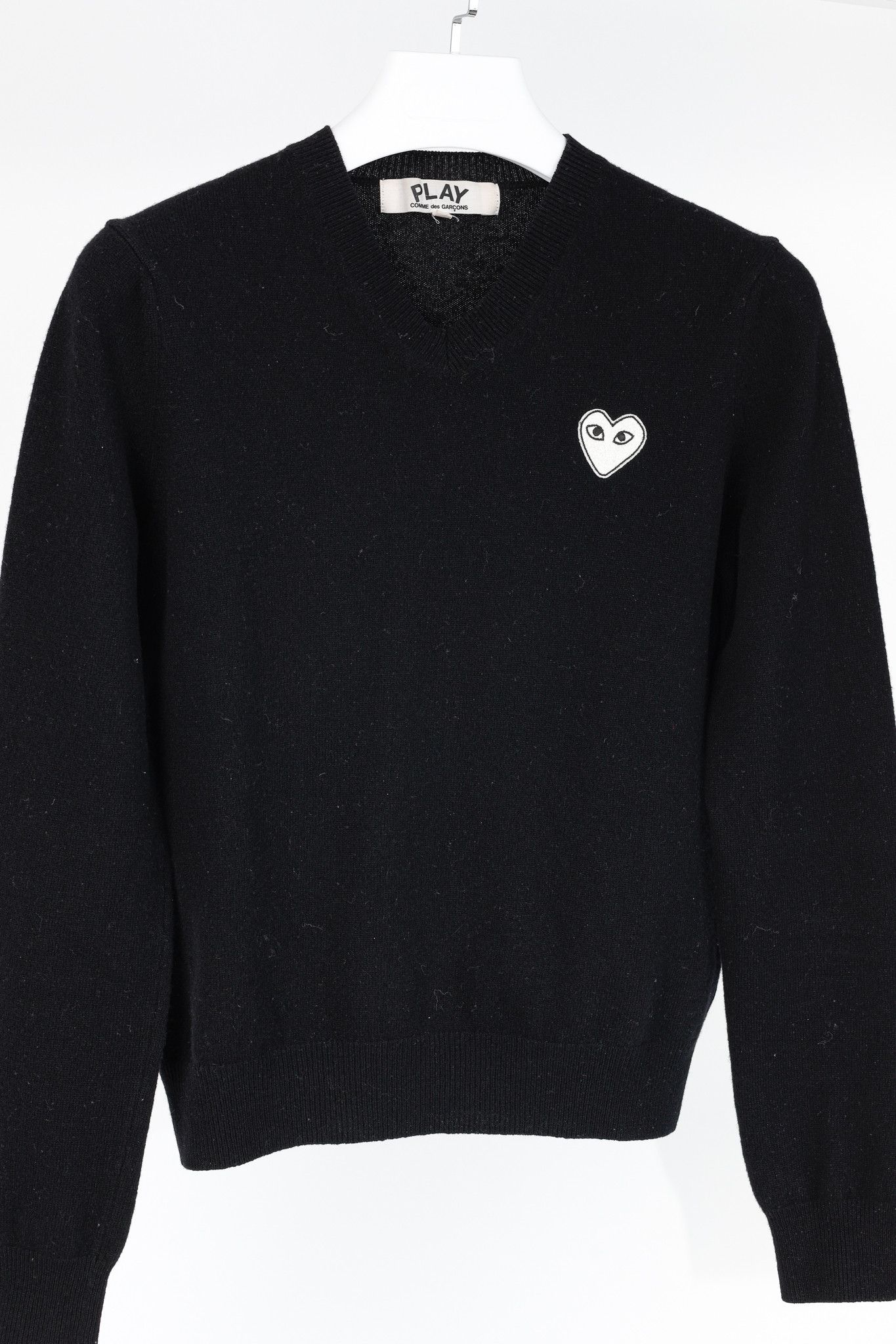 Comme des Garcons Comme des Garcons PLAY Black V-Neck Heart-Logo Sweater Size L / US 10 / IT 46 - 3 Thumbnail
