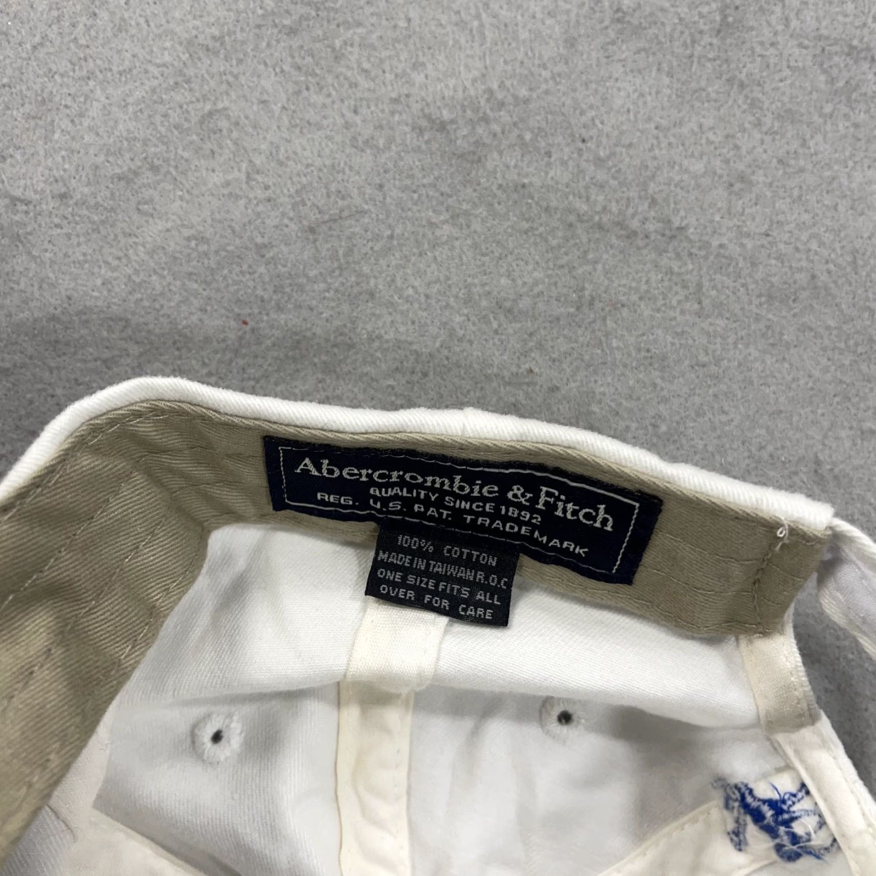 Abercrombie & Fitch VINTAGE Abercrombie & Fitch Hat Men One Size White Baseball Cap Adjustable Moose Script Distressed Logo Y2K 90s Dad Outdoor Casual Travel Mens Size ONE SIZE - 6 Thumbnail