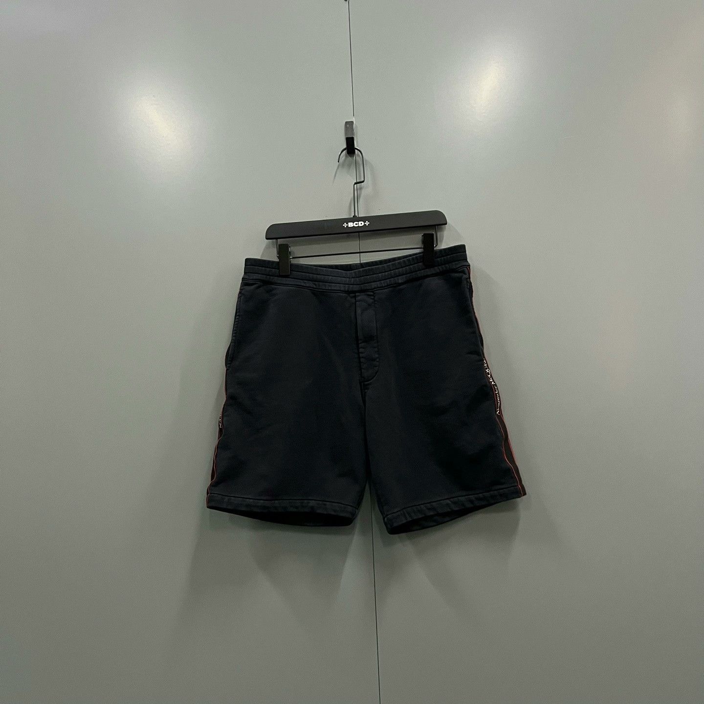 Alexander McQueen Alexander McQueen Side Logo Shorts Size US 26 / EU 42 - 1 Thumbnail