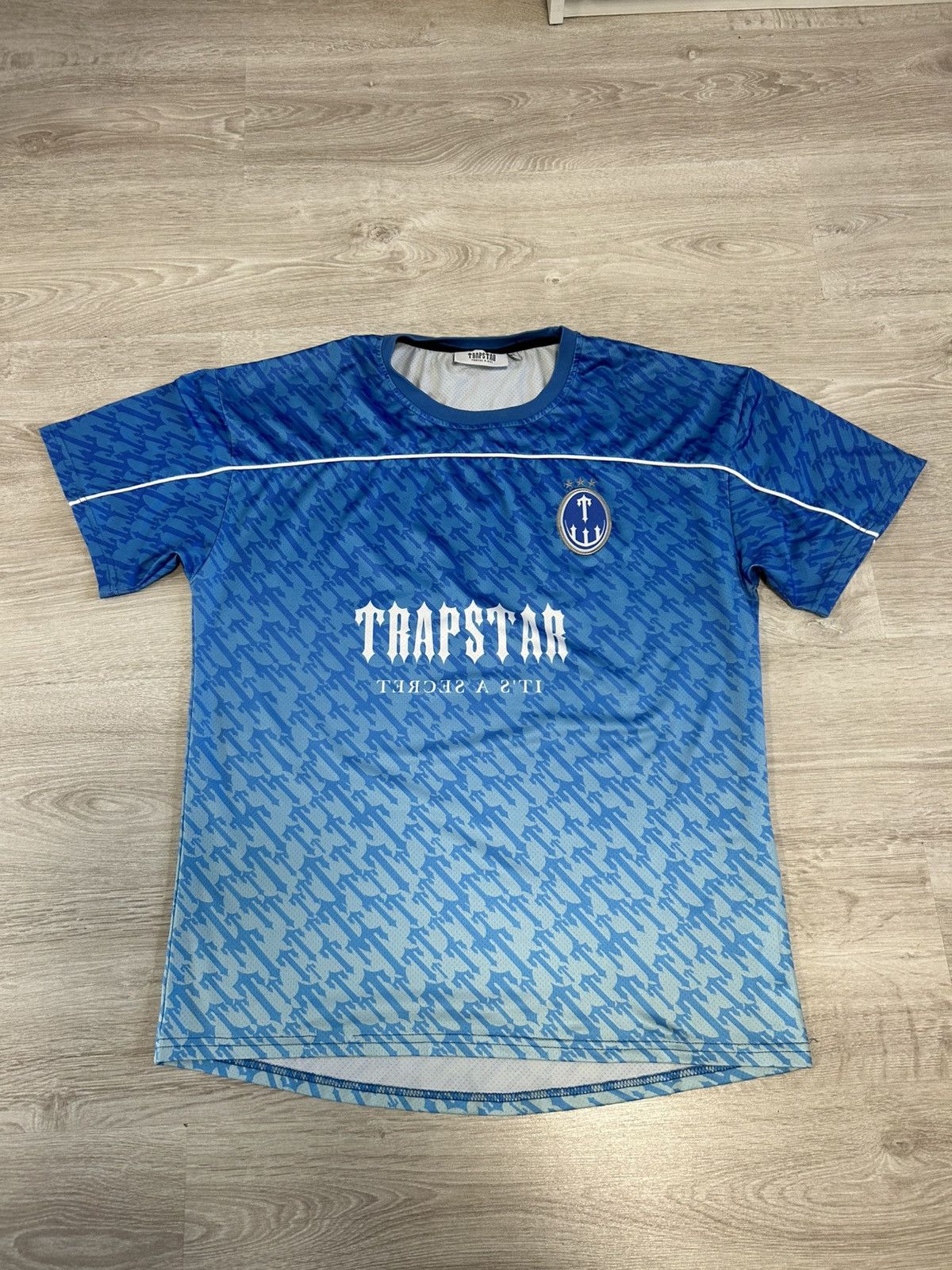 Trapstar London Trapstar London Jersey #22 big logo Size Large Y2K Size US L / EU 52-54 / 3 - 2 Thumbnail