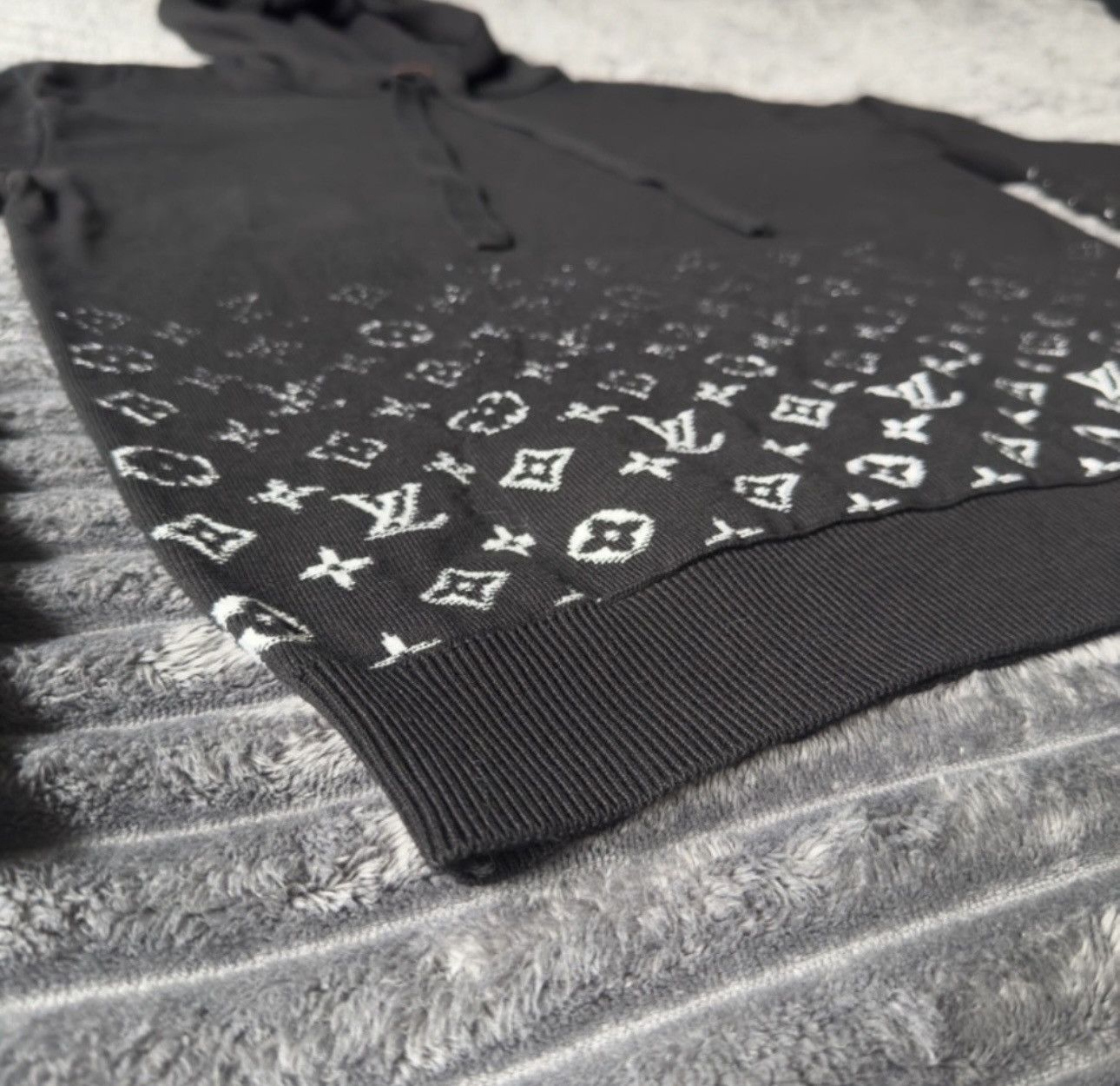 Louis Vuitton Louis Vuitton Gradient Hoodie Size US M / EU 48-50 / 2 - 4 Thumbnail