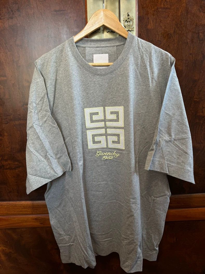 Givenchy Givenchy 4G Logo Short Sleeve T-shirt - dmc Size US XXL / EU 58 / 5 - 1 Thumbnail