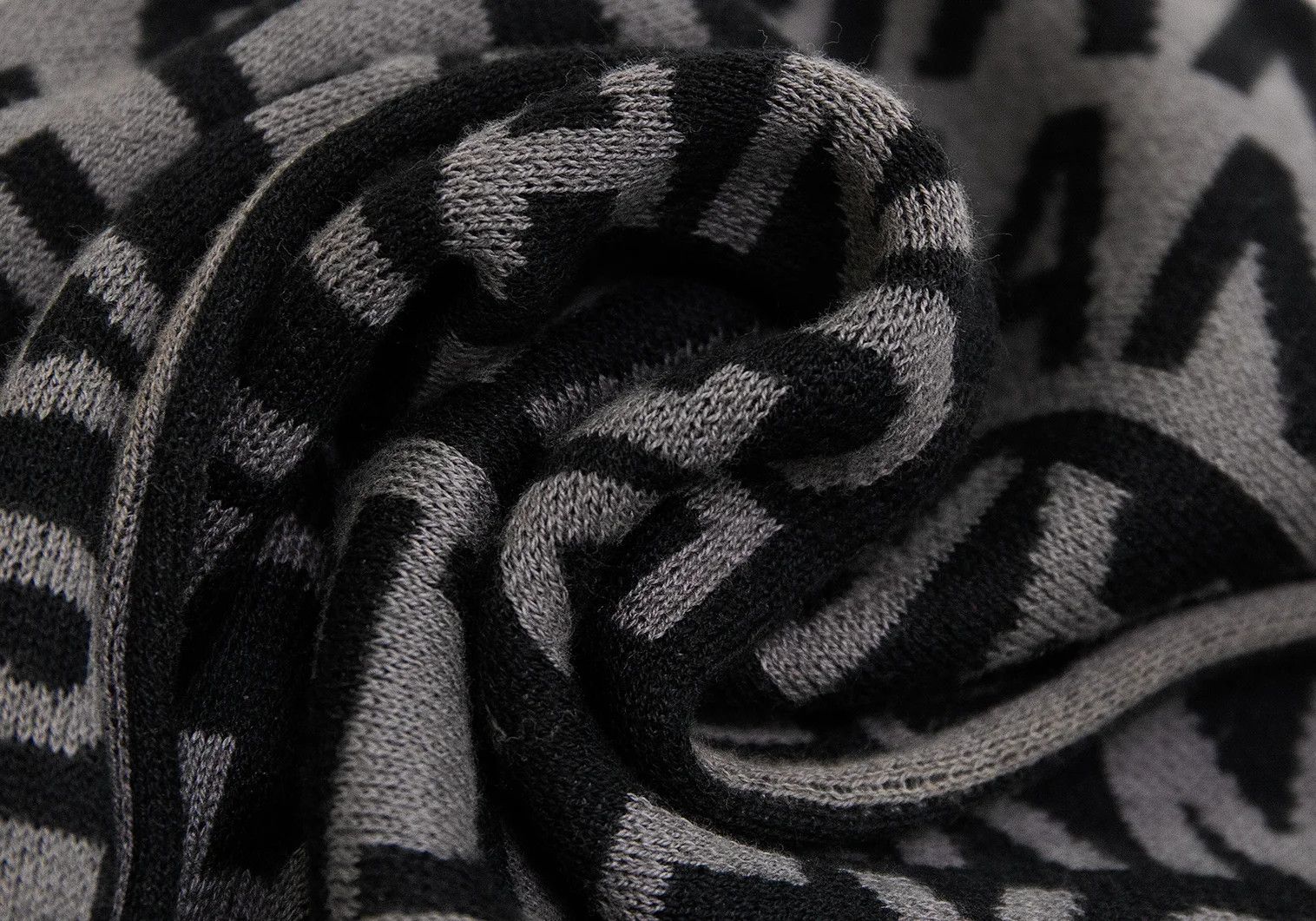 Armani Jacquard Knit Scarf in Black and Gray Size ONE SIZE - 5 Thumbnail