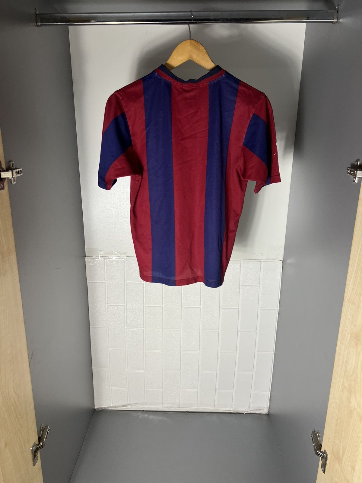 Nike VINTAGE NIKE FC BARCELONA SPAIN SOCCER JERSEY RETRO Y2K 90s Size US XS / EU 42 / 0 - 16 Thumbnail