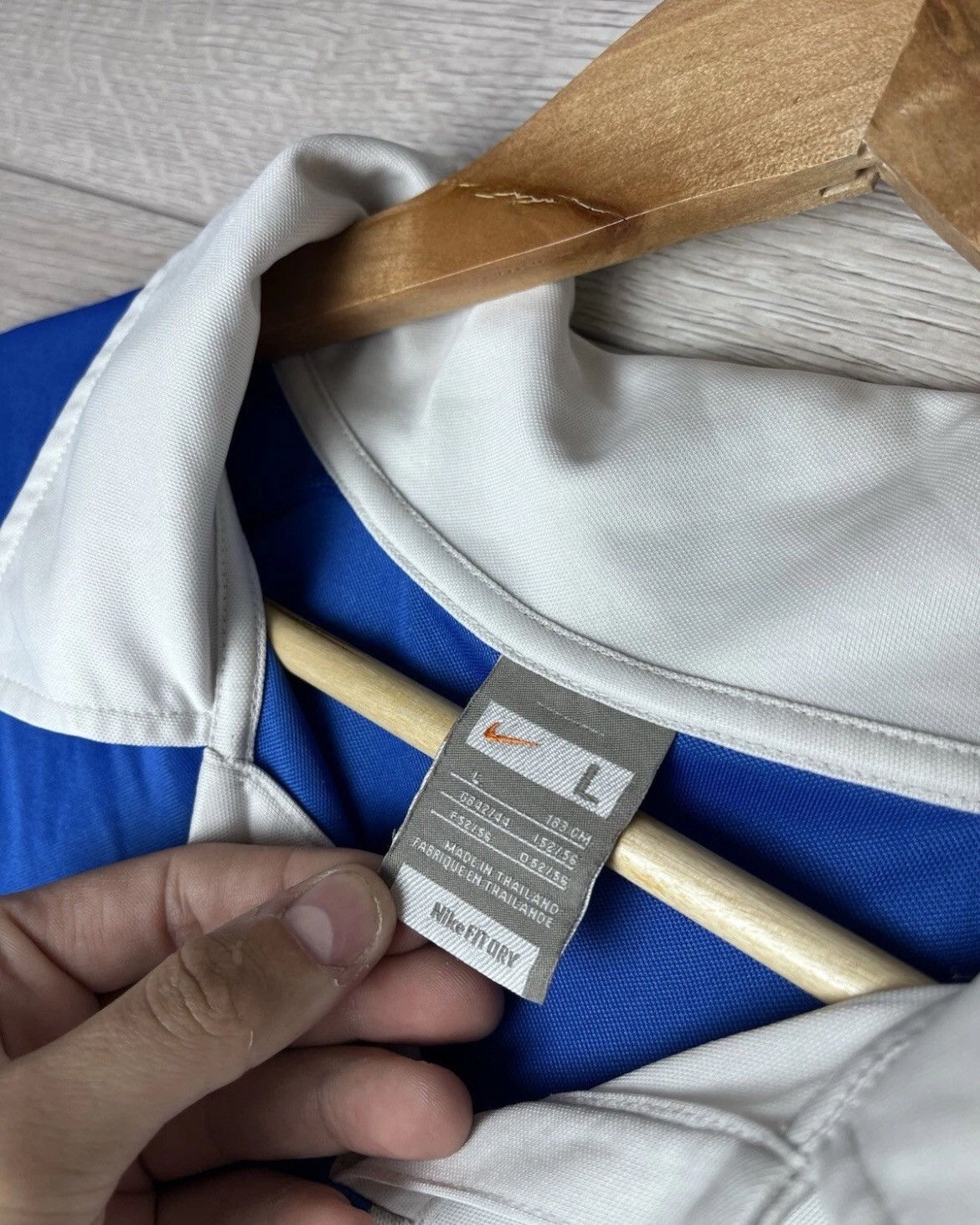 Nike MENS Vintage soccer jerseys Zurich Nike size L Size US L / EU 52-54 / 3 - 7 Thumbnail