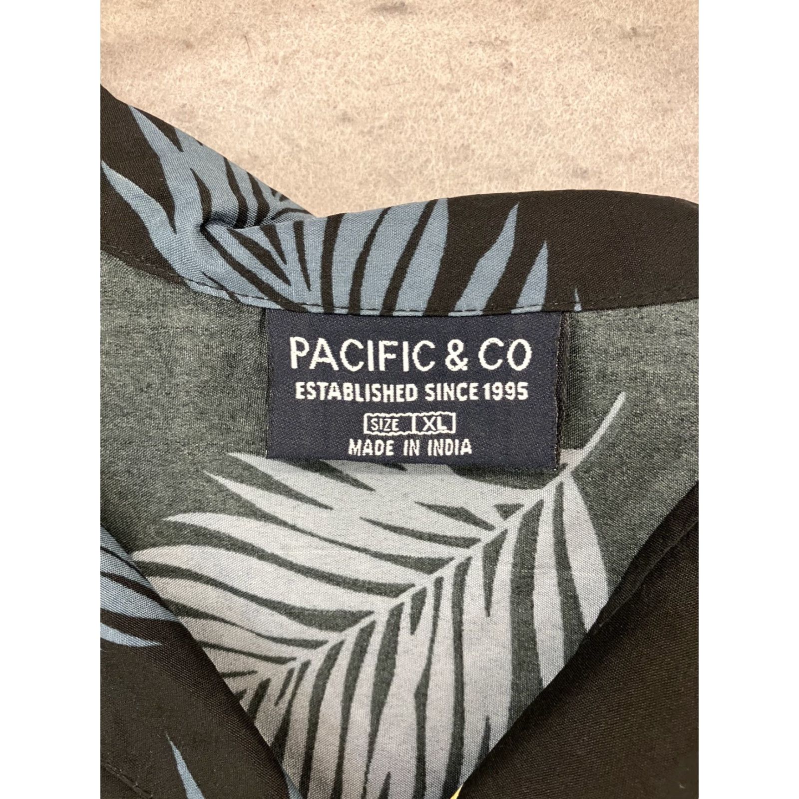 CO Pacific & Co Black Hawaiian Shirt Mens XL Floral and Beer Bottles Print Shirt Pacific & Co XL Black Floral Beach Hawaiian Drinks Print Mens Size US XL / EU 56 / 4 - 2 Thumbnail