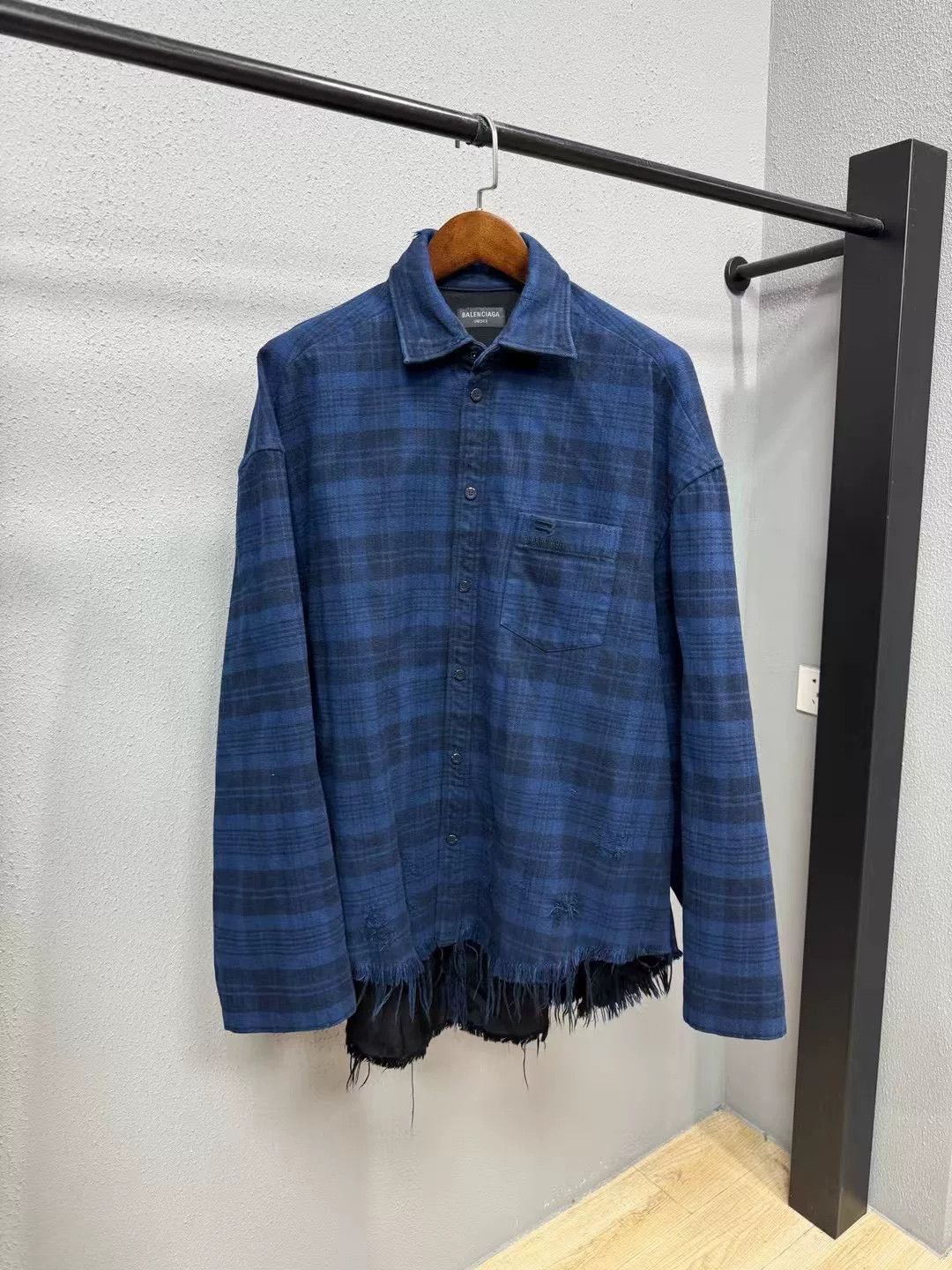Balenciaga Balenciaga Distressed Quilted Shirt Size US S / EU 44-46 / 1 - 1 Thumbnail