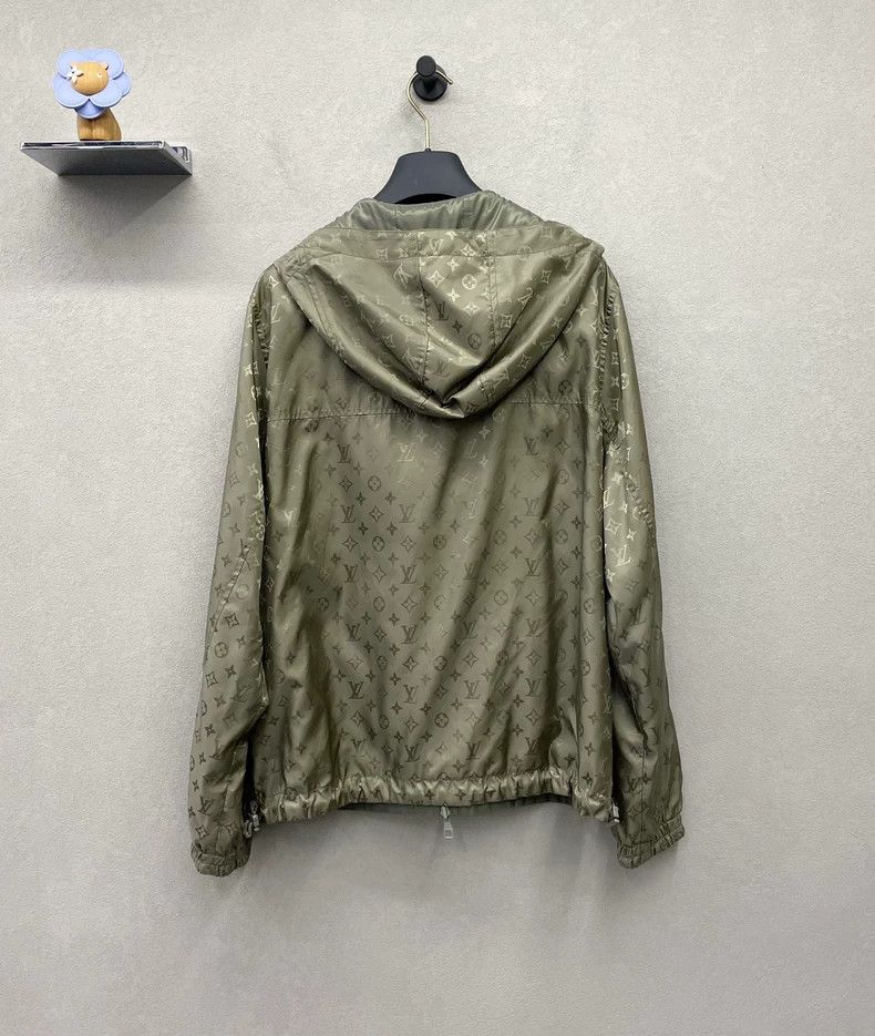 Louis Vuitton Louis Vuitton Green full-print presbyopic reversible jacke Size US S / EU 44-46 / 1 - 3 Thumbnail