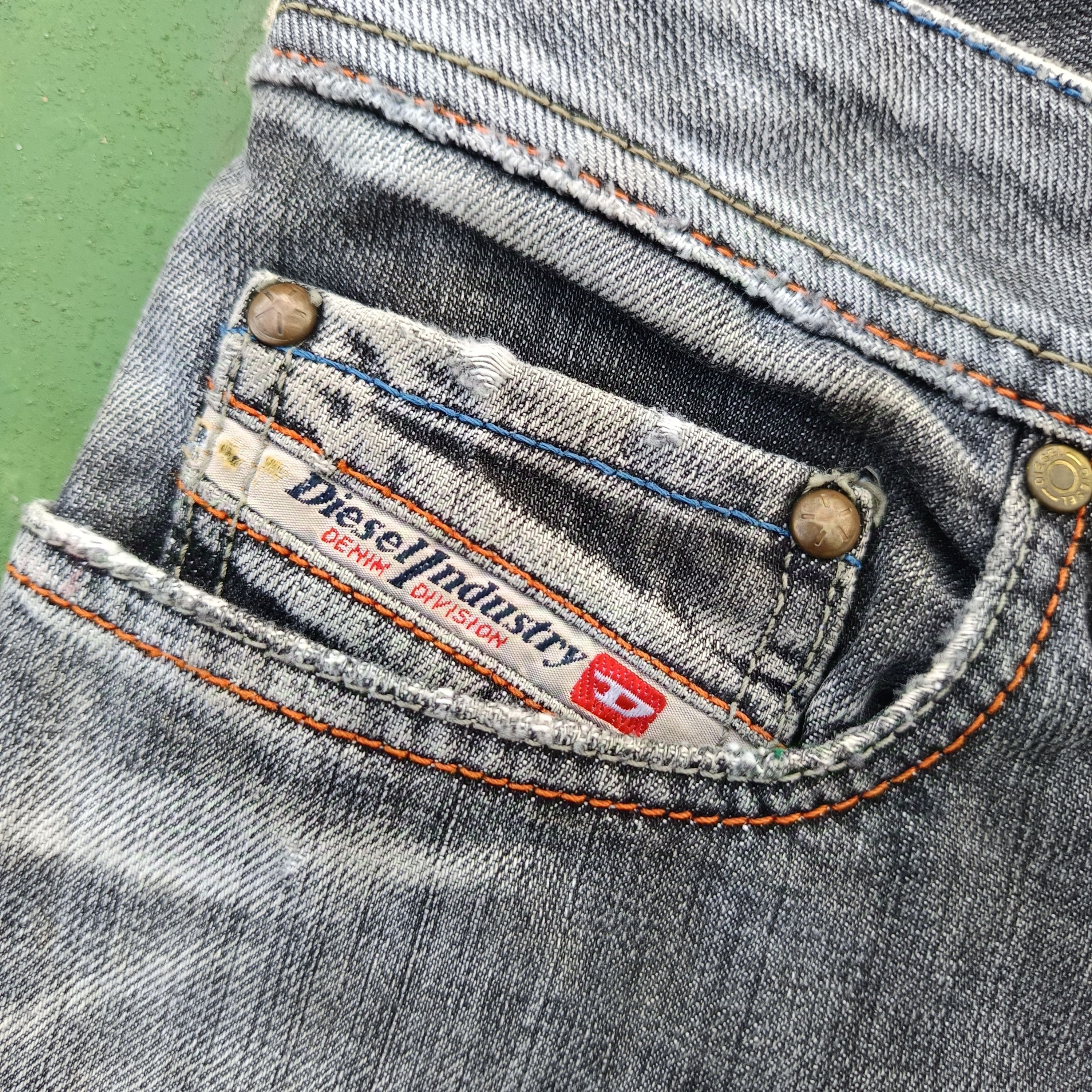 Diesel DIESEL INDUSTRY STRAIGHT ZIP POCKET DENIM JEANS Size US 31 - 2 Thumbnail