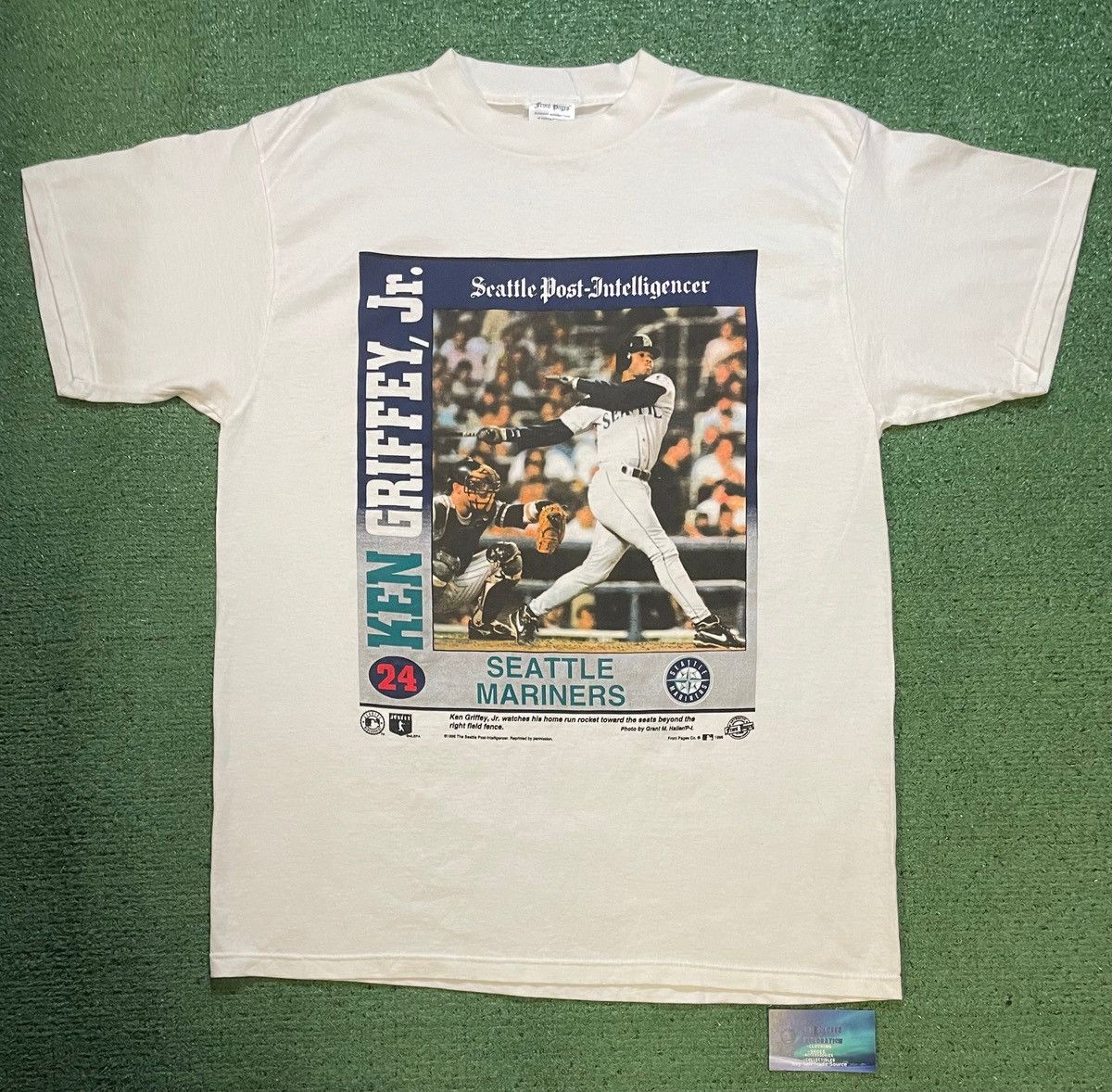 MLB Vintage 1990s Ken Griffey Newspaper tee Size US L / EU 52-54 / 3 - 1 Thumbnail