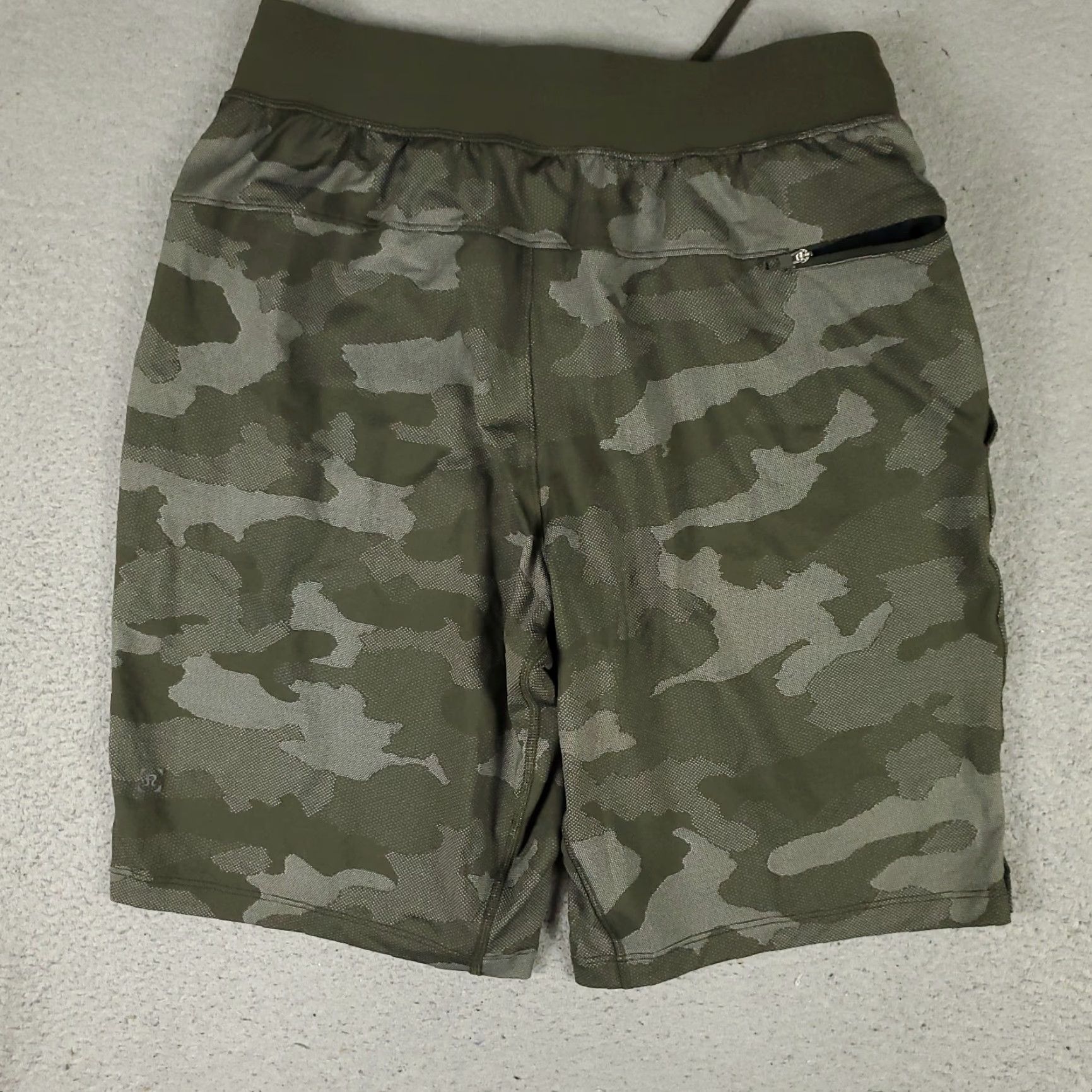 Lululemon Lululemon Shorts Mens M Green Camouflage Tie Elastic Waist Pockets Stretch Athletic Pattern Camouflage Logo 90s? (Note: Wait) Size US 31 - 7 Thumbnail