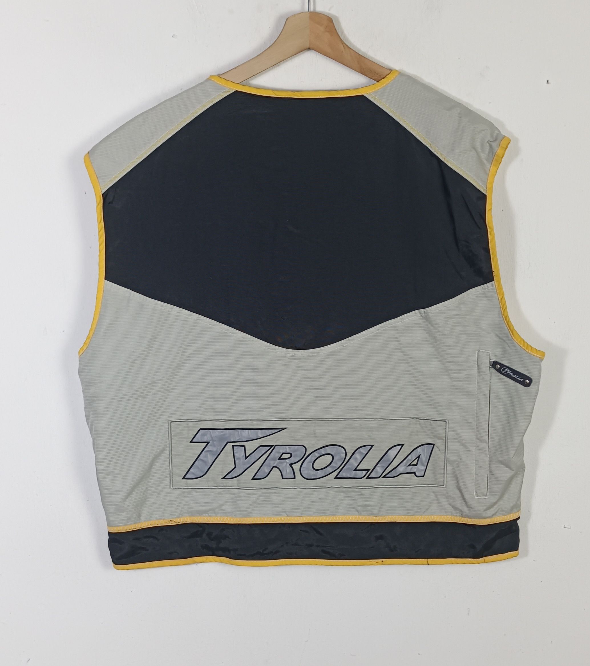 Japanese Brand Tyrolla Fishing Vest Tactical Pocket Size US XXL / EU 58 / 5 - 2 Thumbnail