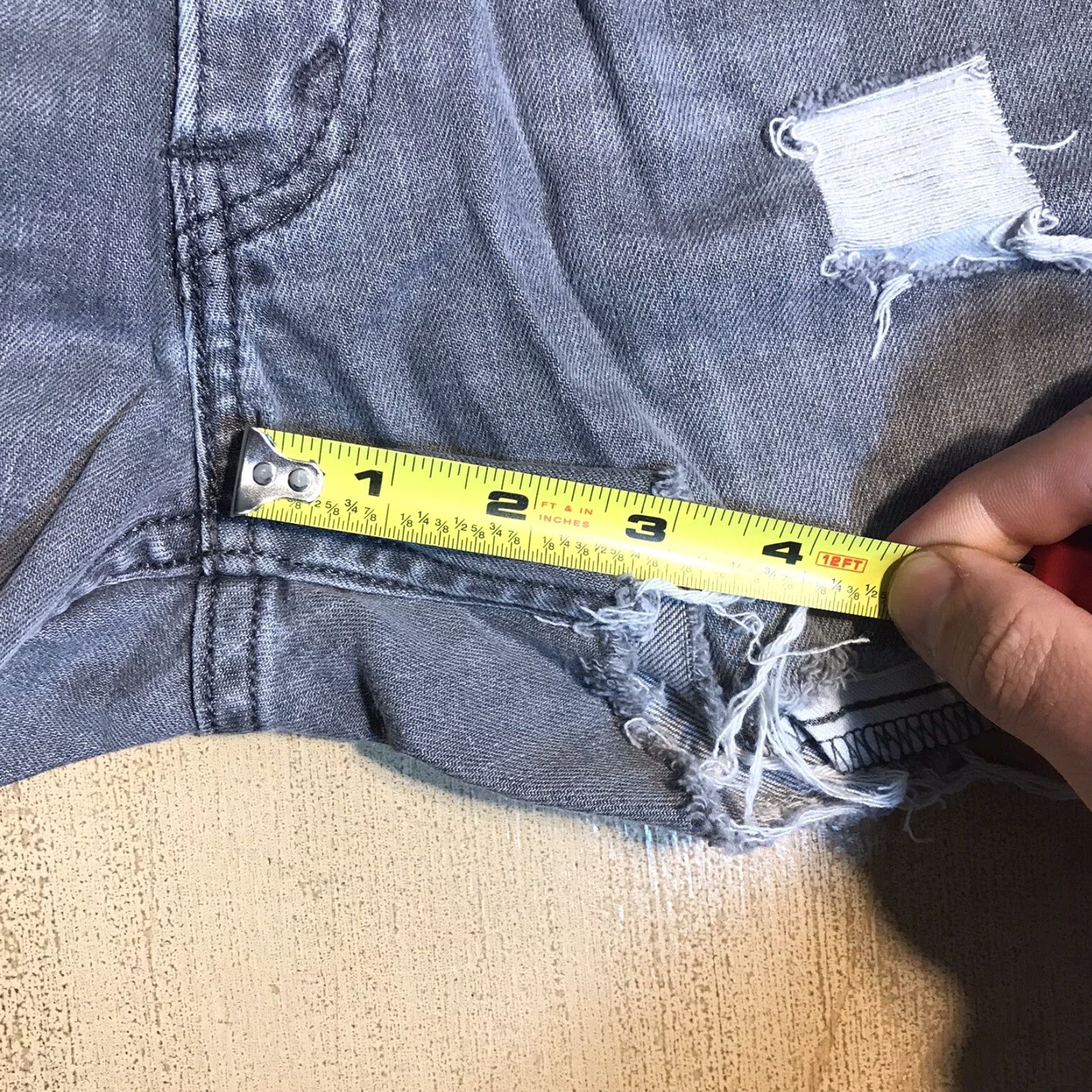 Levi's Levi's Jeans Shorts Womens 25 Slim Cut-Off Denim Gray Zip Fly Distressed 3in Inseam 5-Pocket Vintage No? Size 42" / US 20 - 6 Thumbnail