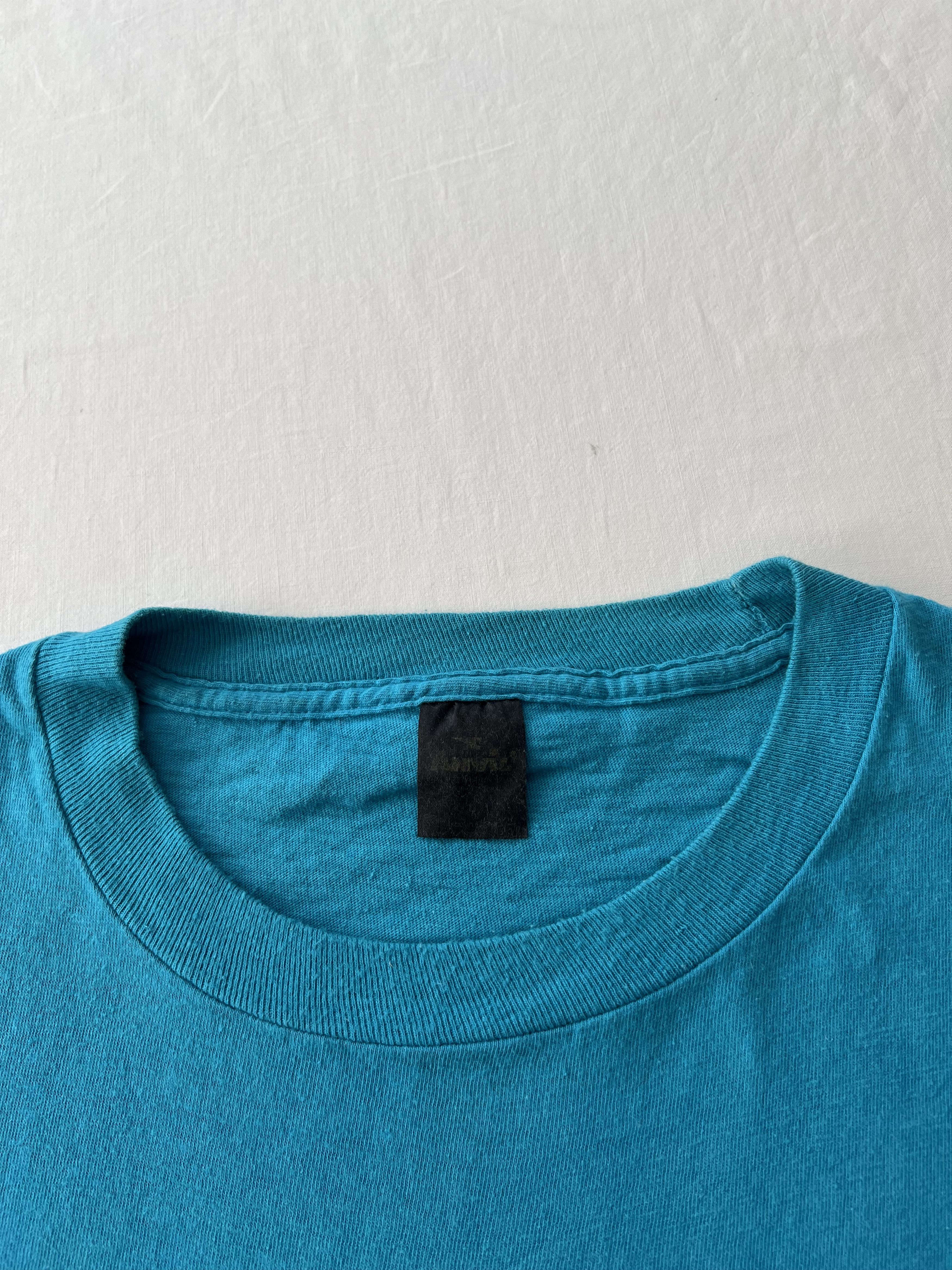 Band Tees Vintage 80s The Kinks Sacramento Kapitol Blue T-shirt Size US M / EU 48-50 / 2 - 11 Thumbnail