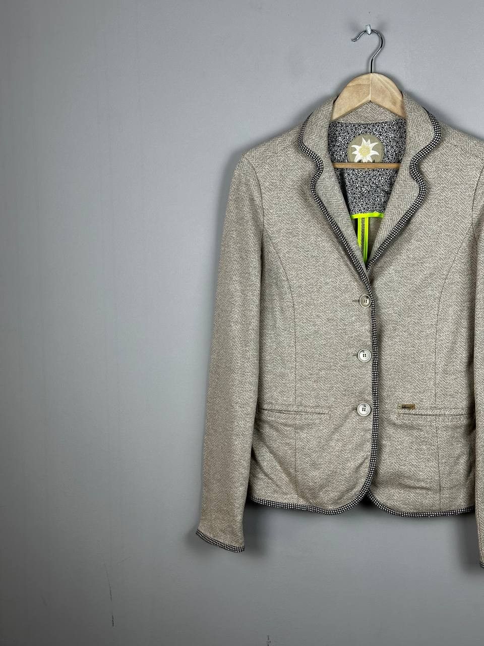 Designer Luis Trenker Classic Beige Blazer Luxury Made In Italy Size S / US 4 / IT 40 - 2 Thumbnail