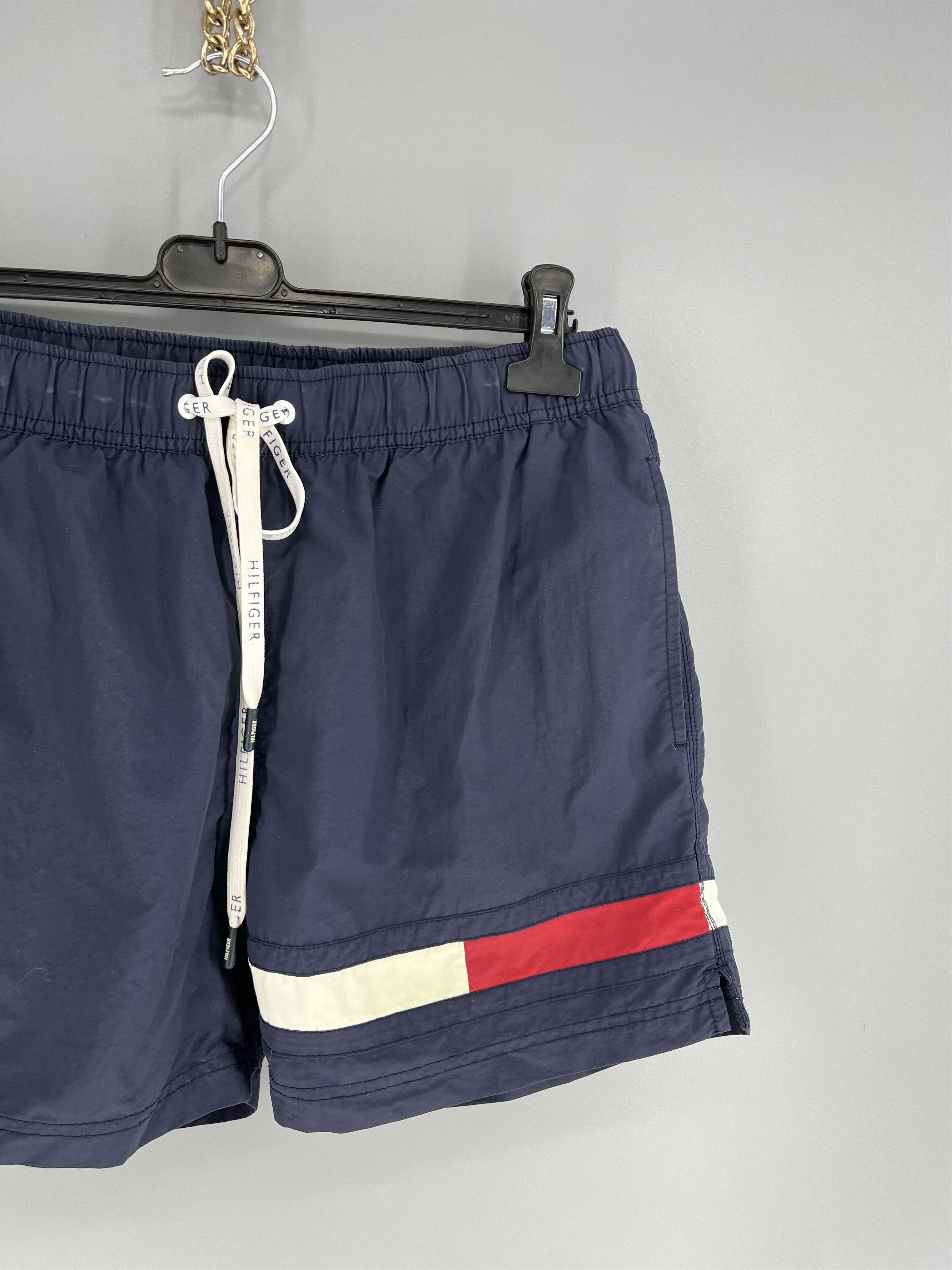 Tommy Hilfiger 90s Vintage Tommy Hilfiger Navy Nylon Big Logo Shorts Travis Size US 36 / EU 52 - 4 Thumbnail