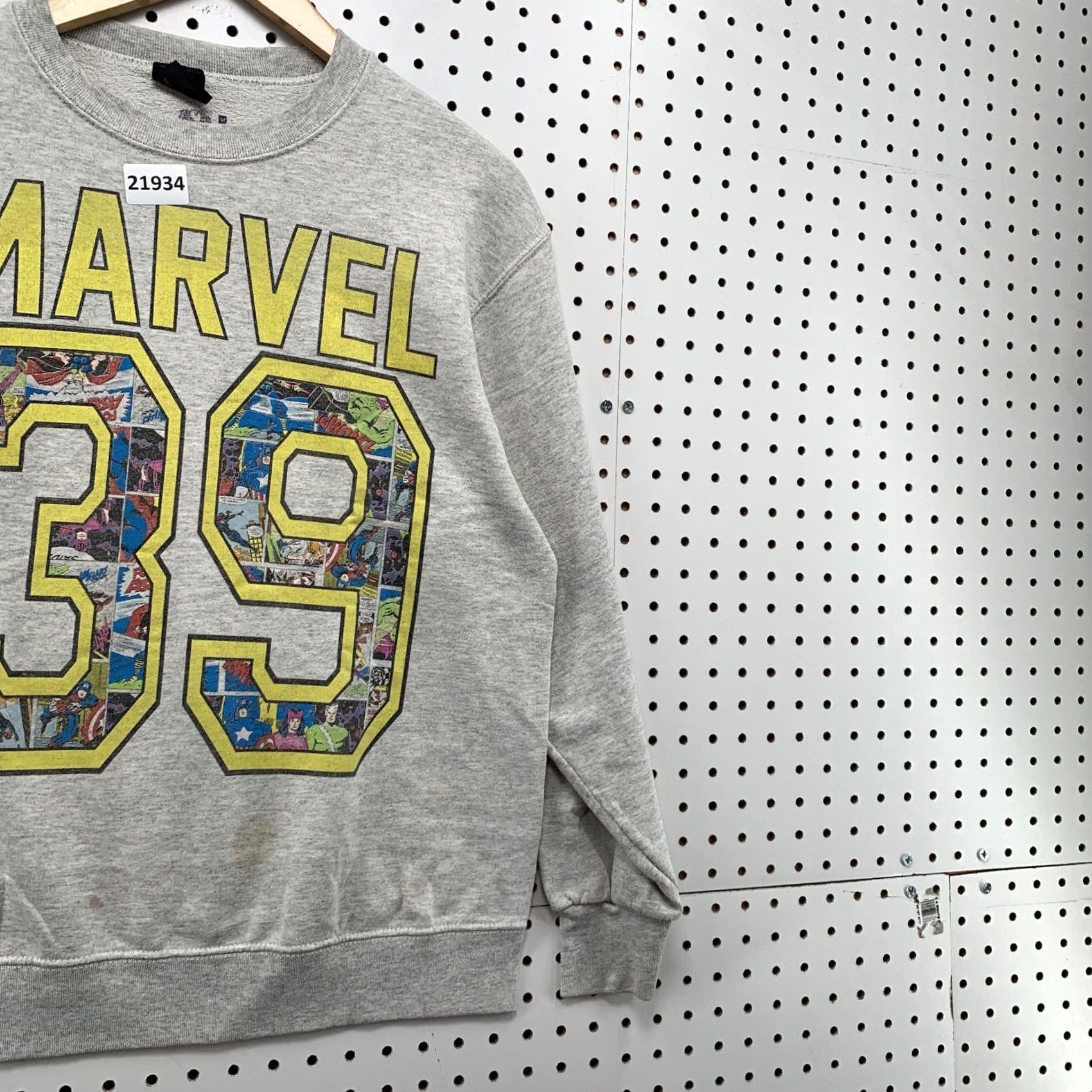 Vintage Marvel Sweatshirt Gray Adult Medium Crewneck Pullover Comic Movie 39 Crewneck Sweatshirt Gray Adult Medium Size US M / EU 48-50 / 2 - 4 Thumbnail