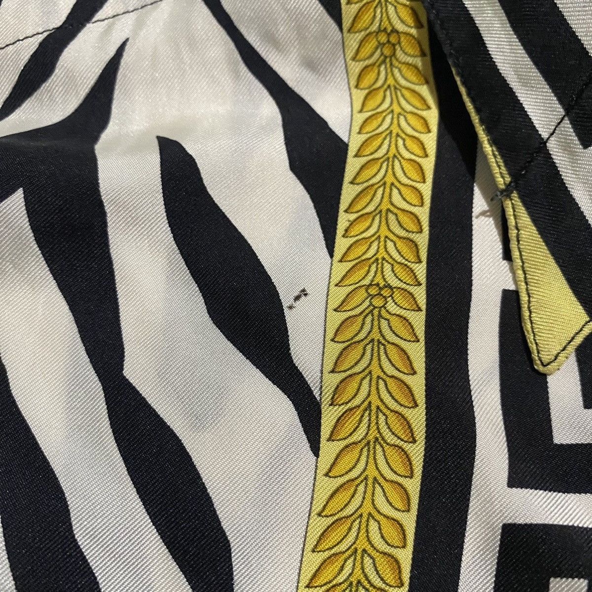 Designer × Versace GIANNI VERSACE SILK SHIRT ZEBRA UNISEX Size US S / EU 44-46 / 1 - 10 Thumbnail