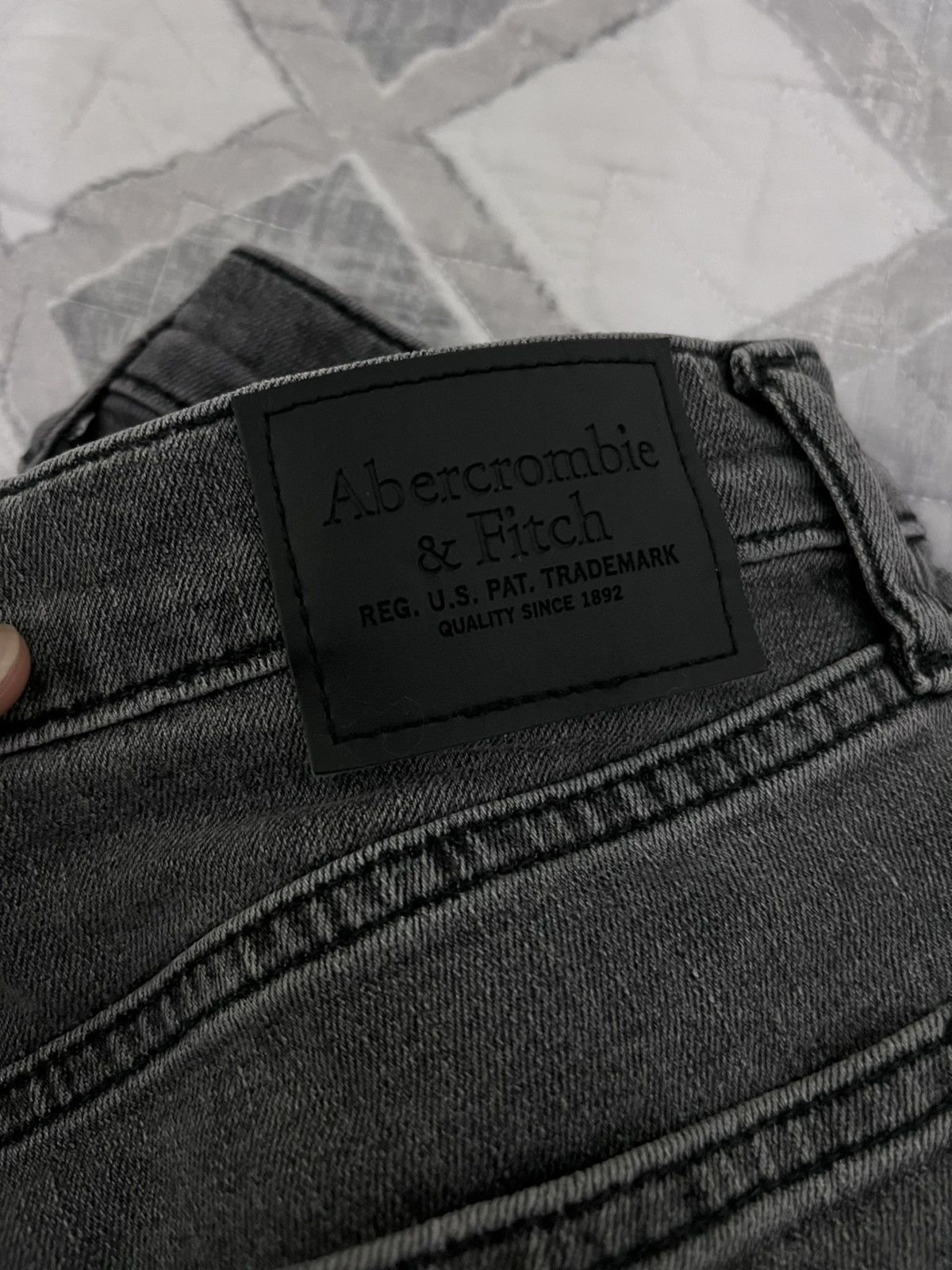 Abercrombie & Fitch Abercrombie and Fitch Ripped Denim 32x30 Size US 32 / EU 48 - 3 Thumbnail