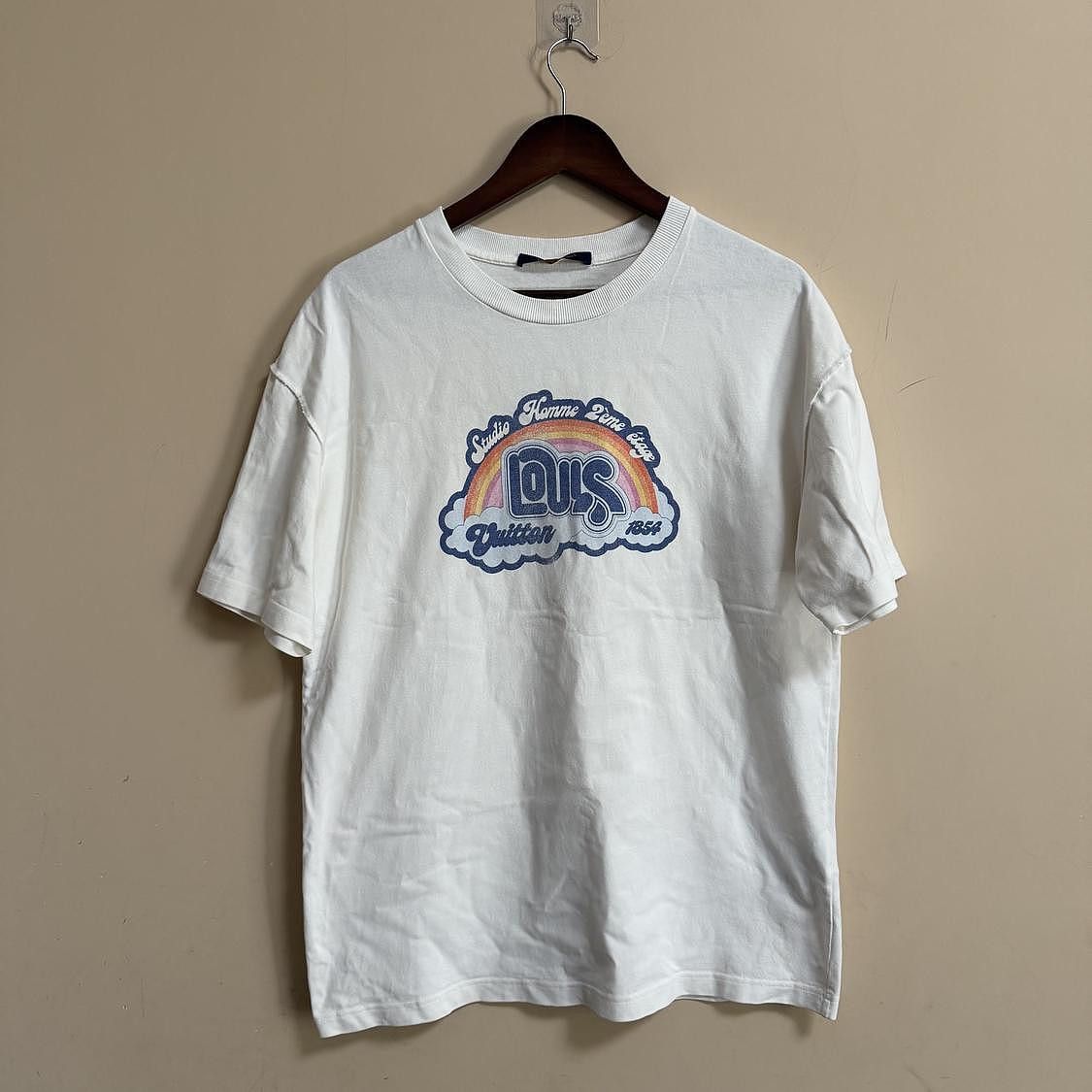 Louis Vuitton Louis Vuitton Rainbow Logo T-Shirt Size L Size US L / EU 52-54 / 3 - 1 Thumbnail