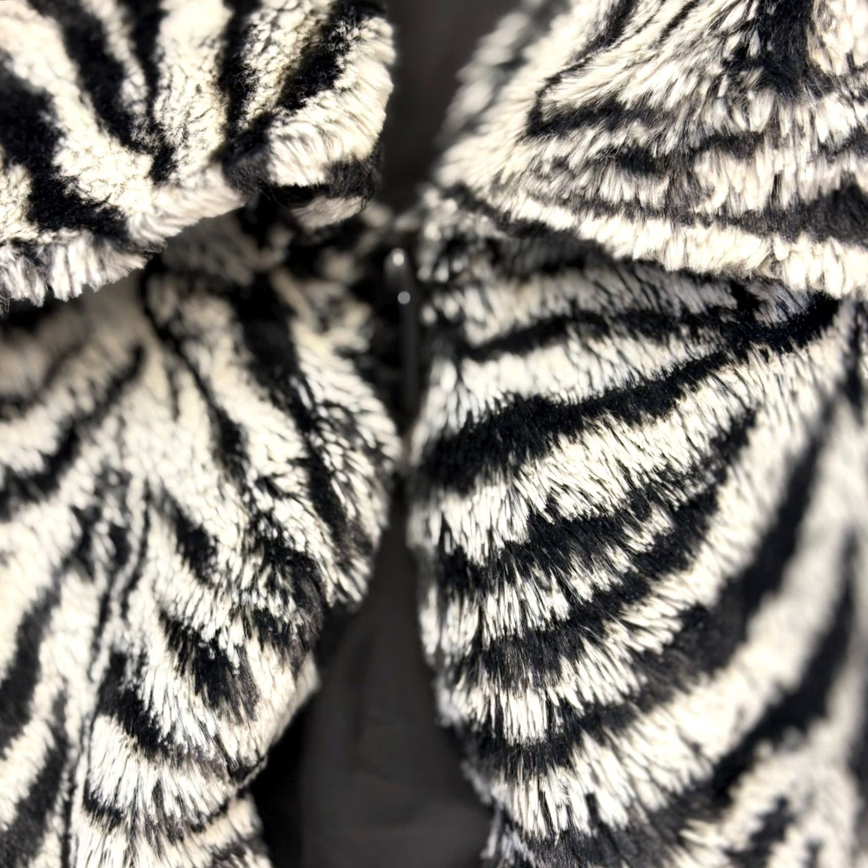 Vintage Abbie Mags Jacket Womens M Black Zebra Print Faux Fur Oversized Vest Statement Size Size M / US 6-8 / IT 42-44 - 4 Thumbnail