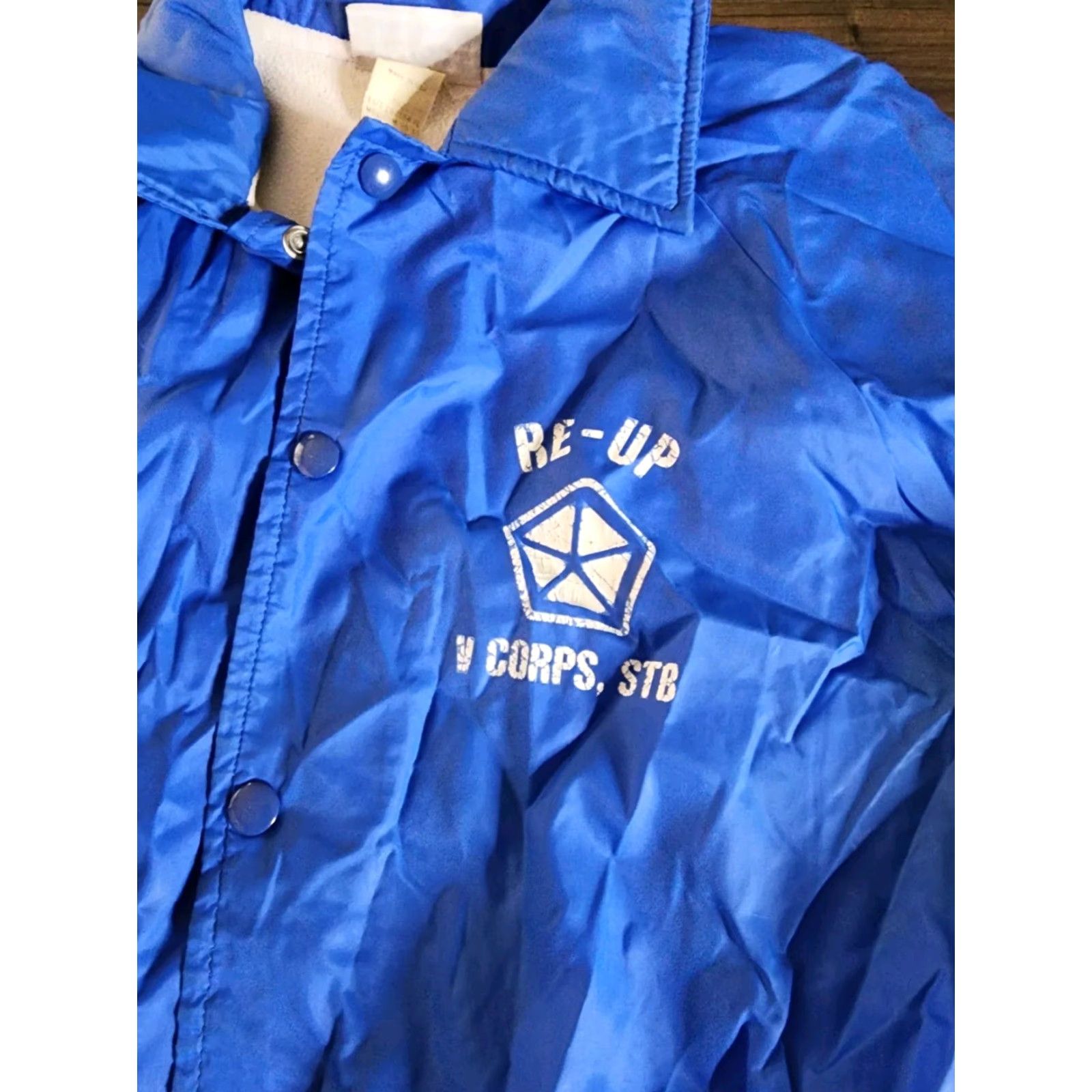 Vintage VINTAGE Hartwell US Army V Corps STB Lightweight Jacket Snap Up Mens M Blue Nylon Windbreaker Size US M / EU 48-50 / 2 - 4 Thumbnail