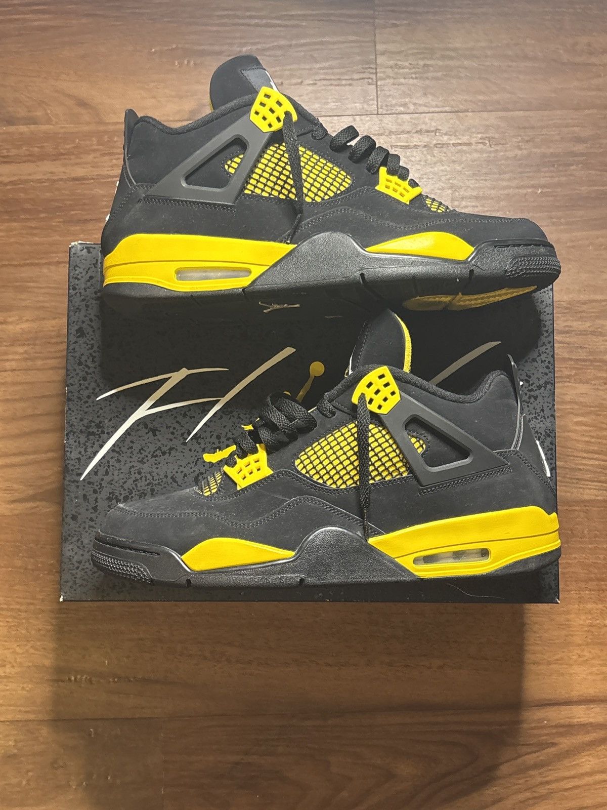 Jordan 4 Thunder