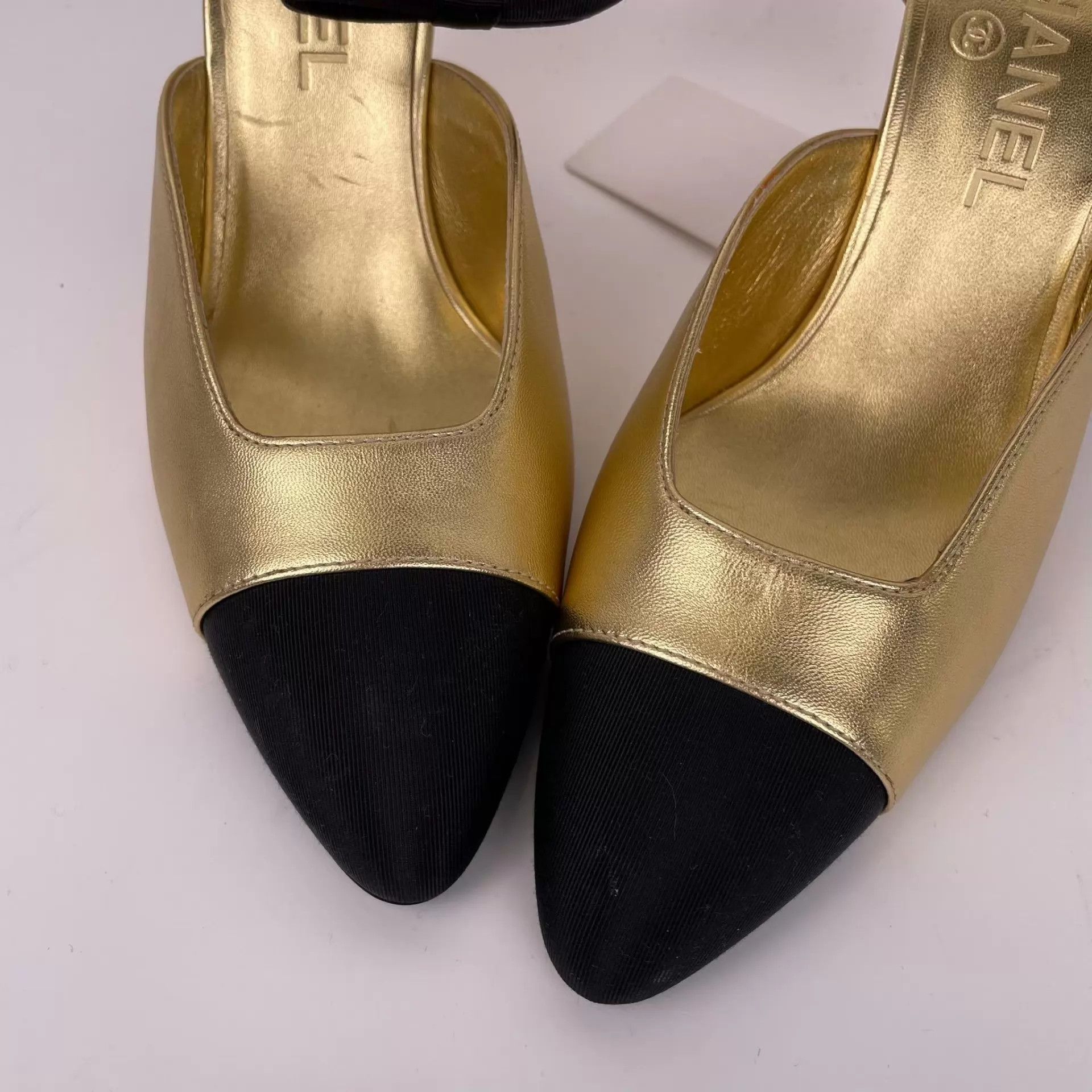 Chanel Chanel Gold & Black Colorblock Heels Size 36 Size US 5.5 / IT 35.5 - 8 Thumbnail