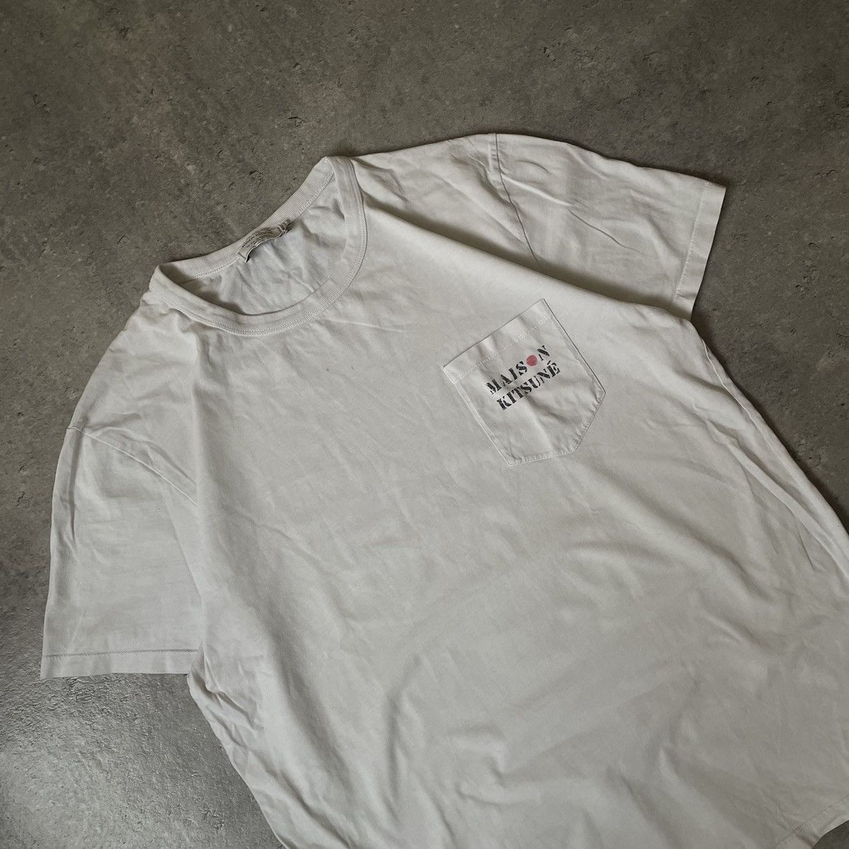 Designer × Maison Kitsune Maison Kitsune Basic White Pocket Logo T-Shirt Size US XL / EU 56 / 4 - 2 Thumbnail
