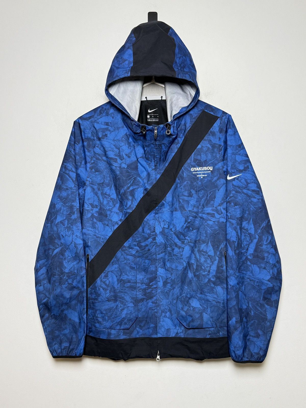 Nike × Undercover This Nike x Undercover Gyakusou tech jacket s-m