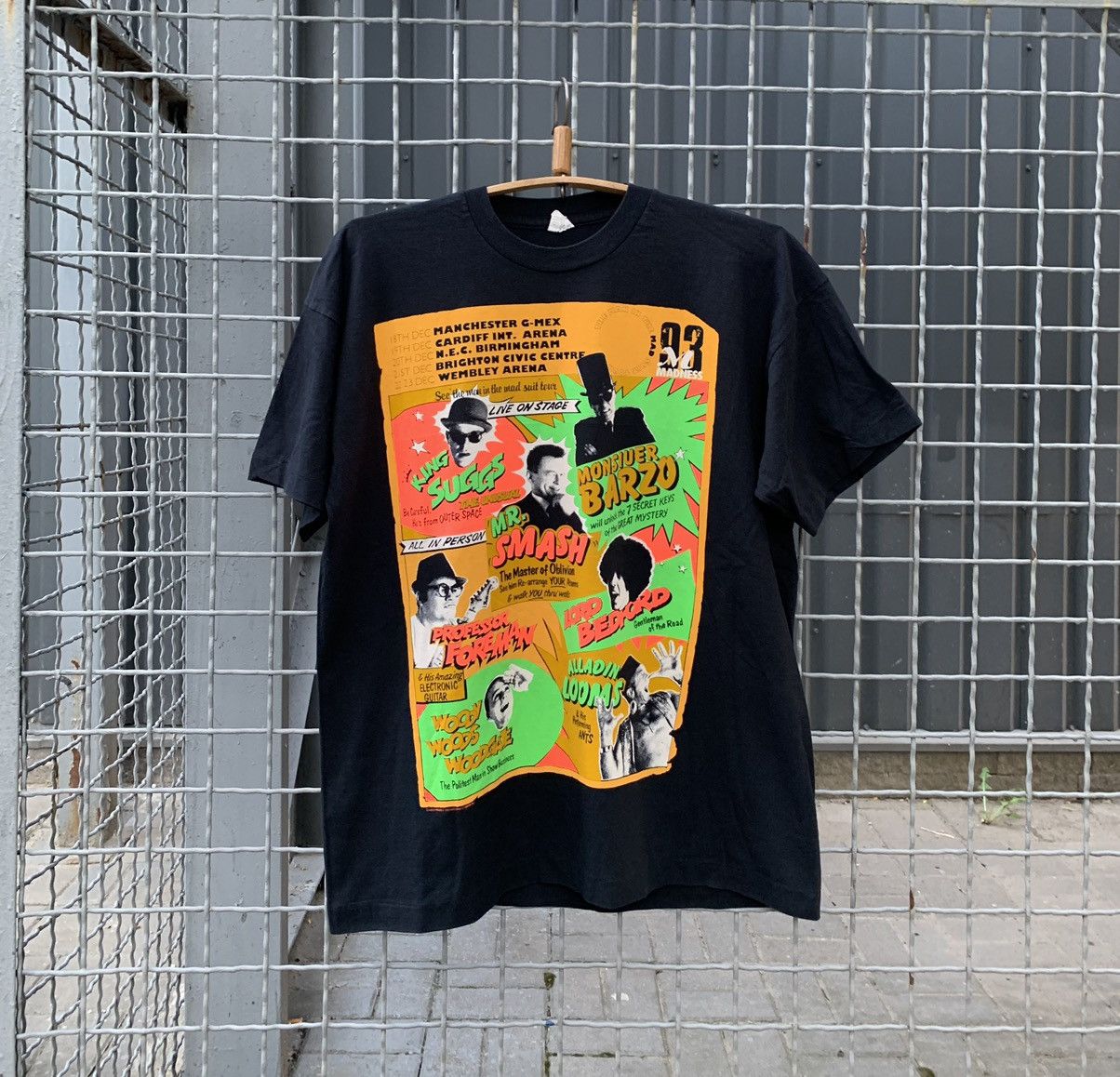 Band Tees Vintage 1993 Madness Rock Shirt Y2K Size US XL / EU 56 / 4 - 1 Thumbnail