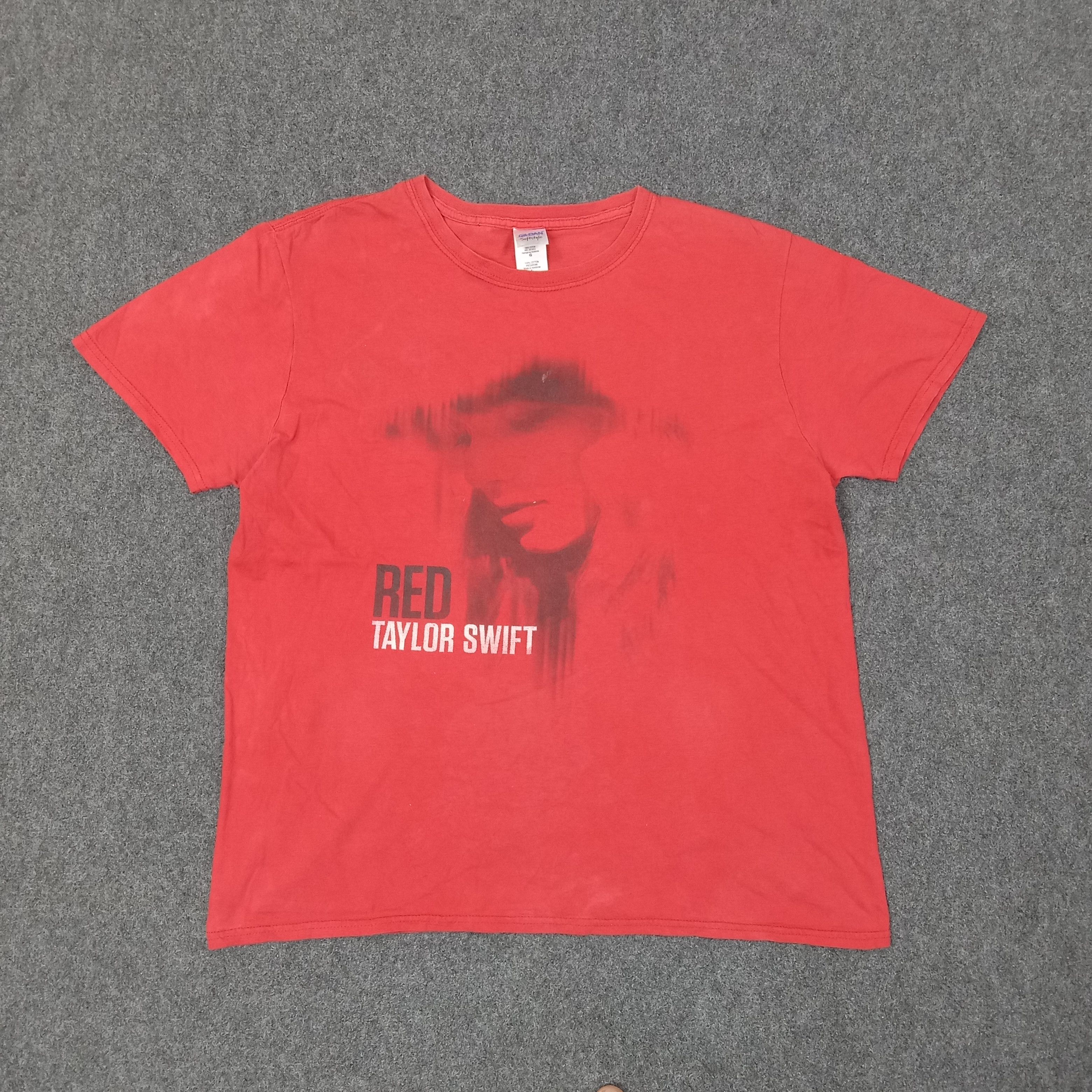 Band Tees Red Taylor Swift American Singer Songwriter Tshirt C239N12 Size US L / EU 52-54 / 3 - 1 Thumbnail