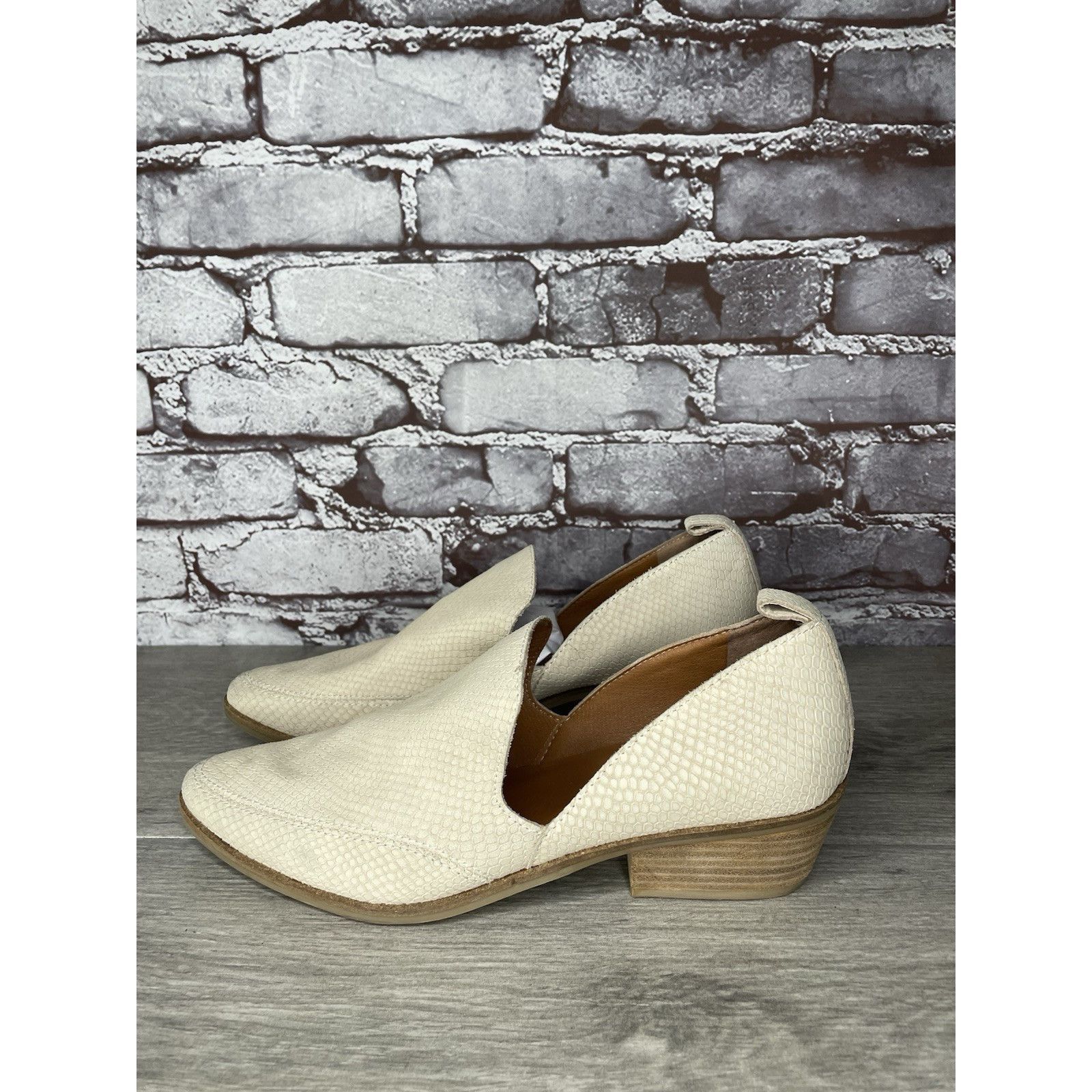 Lucky Brand Lucky Brand Mahzan Ivory Leather Lizard Print Loafer Heel Sh Size US 9.5 / IT 39.5 - 15 Thumbnail