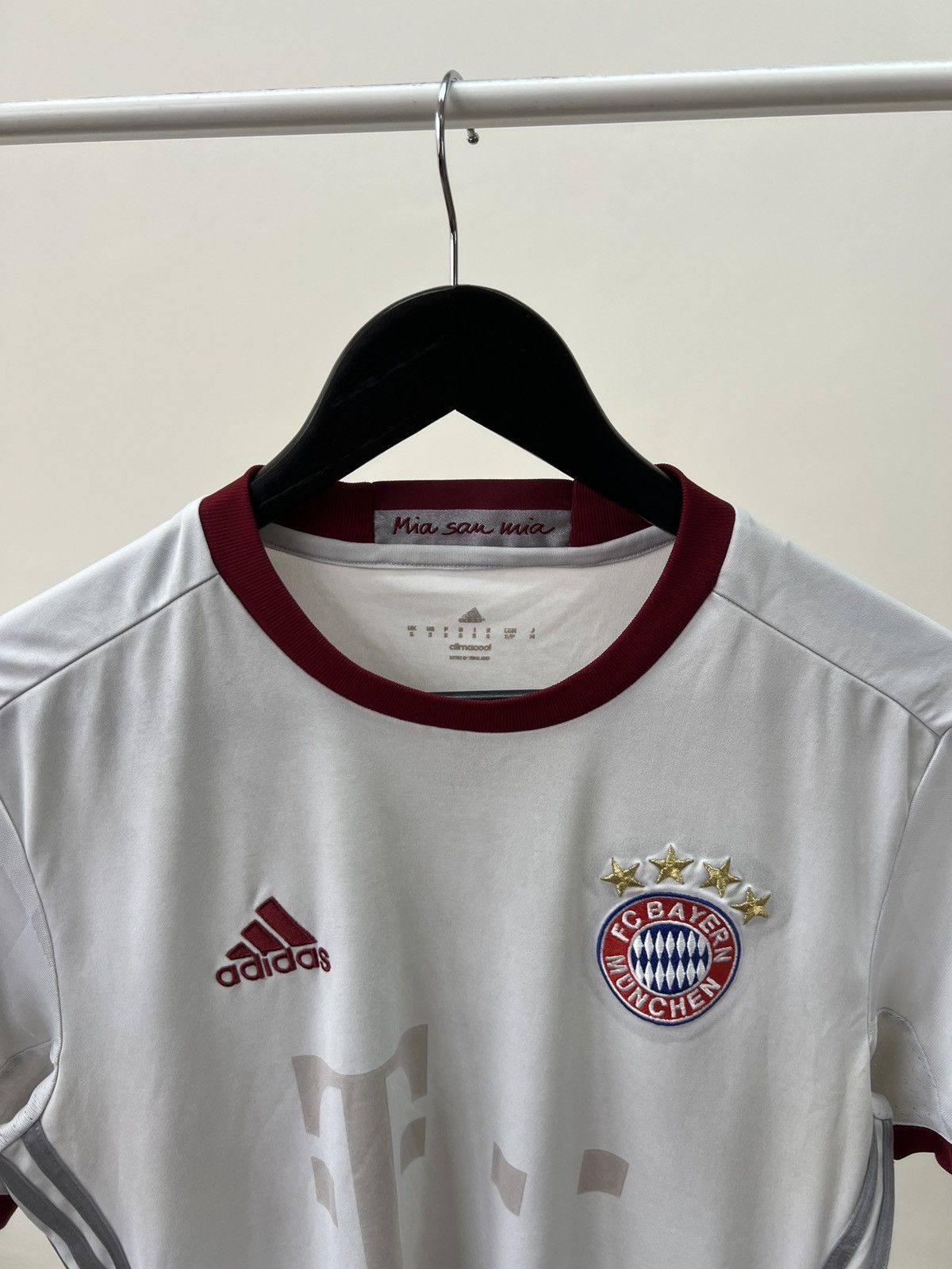 Adidas BAYERN MUNICH 2016 2017 THIRD SHIRT FOOTBALL SOCCER JERSEY Size US S / EU 44-46 / 1 - 4 Thumbnail