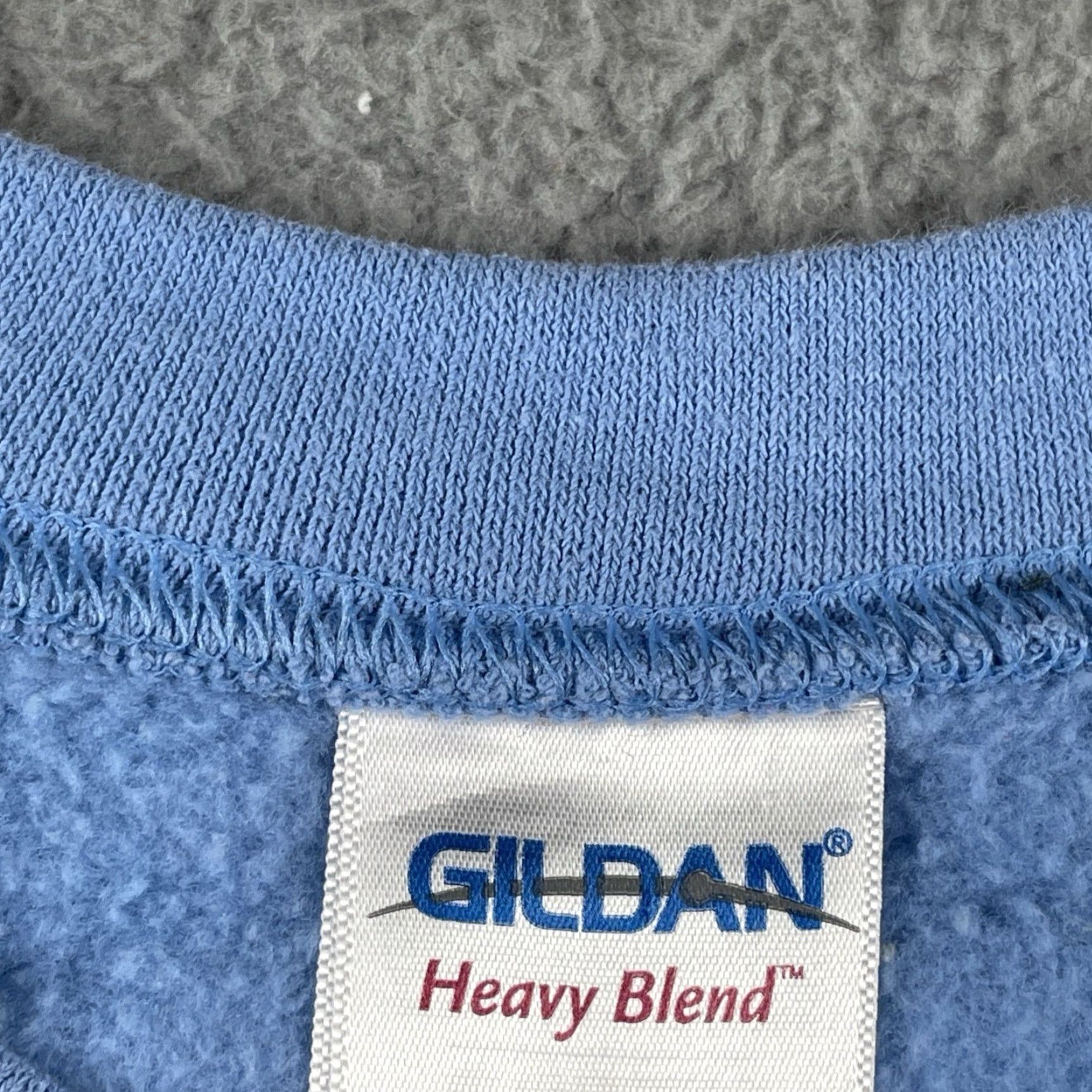 Gildan VINTAGE Gildan Heavy Blend Sweatshirt Blue L Mens Pull Over Solid Periwinkle Blue 80s 90s Mens Size US L / EU 52-54 / 3 - 4 Thumbnail