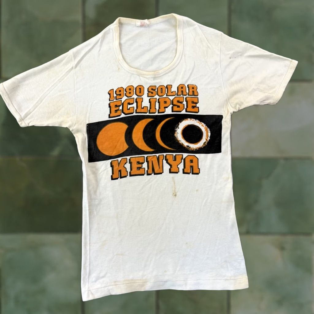 Vintage VINTAGE Kenya Solar Eclipse Shirt Adult Small White Short Sleeve 80s Outdoor USA Size US S / EU 44-46 / 1 - 1 Thumbnail