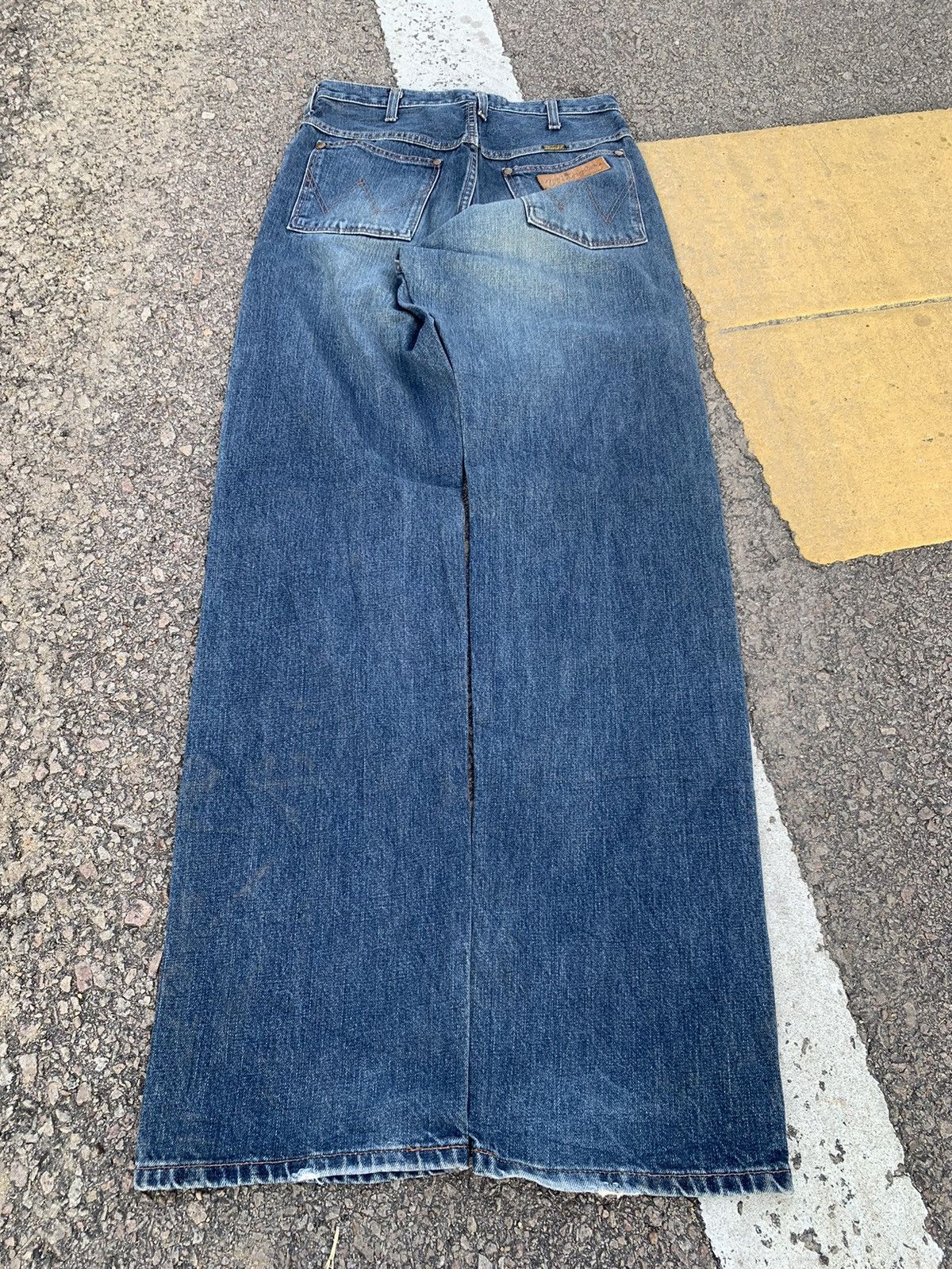 Baggy 90s Wrangler selvedge denim.