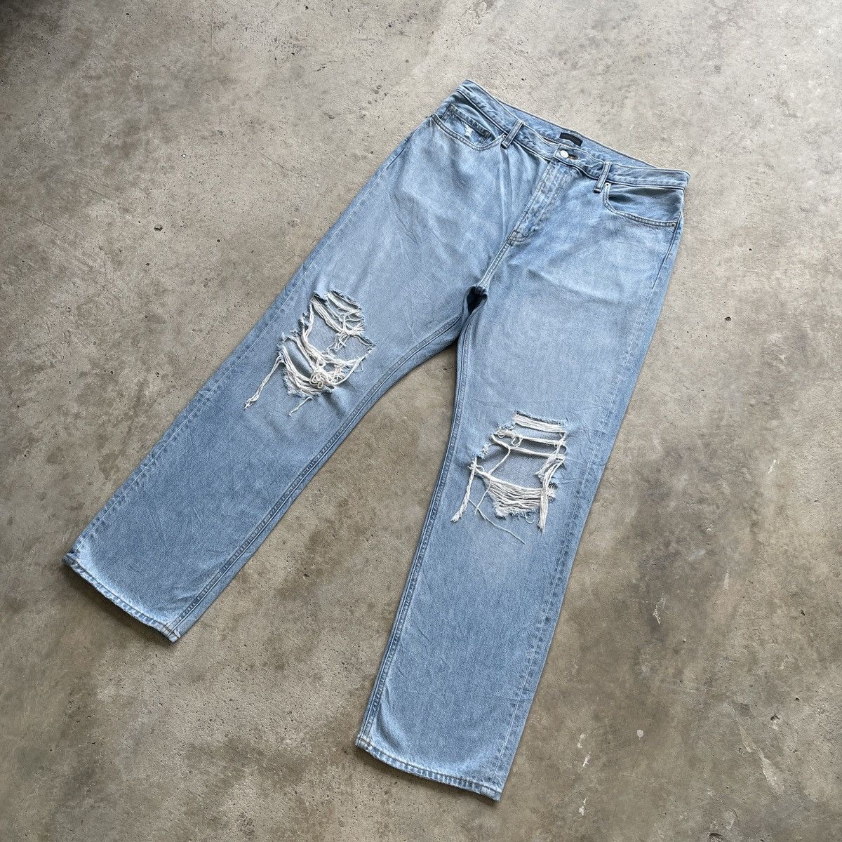 Japanese Brand Vintage Japanese Ripped Jeans Distressed Faded Pants W36x31 Size US 36 / EU 52 - 2 Thumbnail