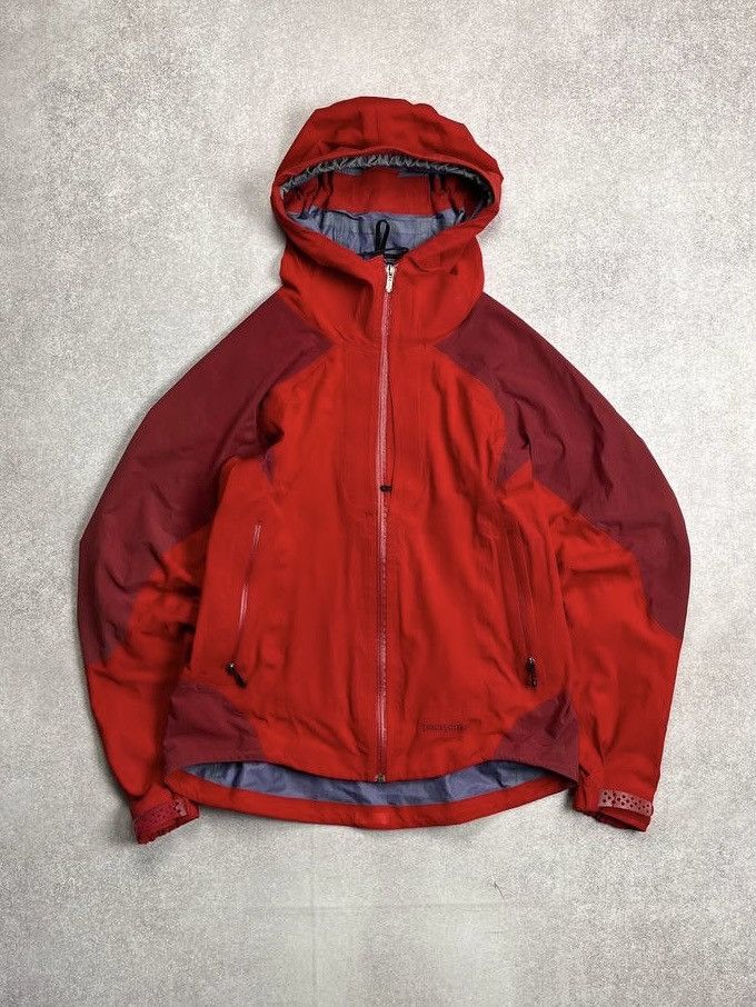 Patagonia × Vintage Vintage Patagonia Waterproof Womans Jacket Y2K M Size M / US 6-8 / IT 42-44 - 1 Thumbnail
