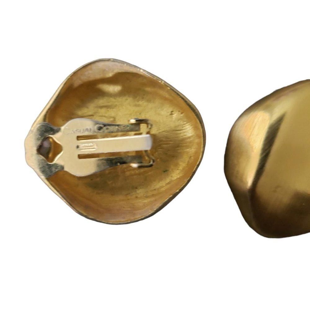 Designer Vintage Casual Corner Gold Tone Clip Earrings 1" Size ONE SIZE - 3 Thumbnail