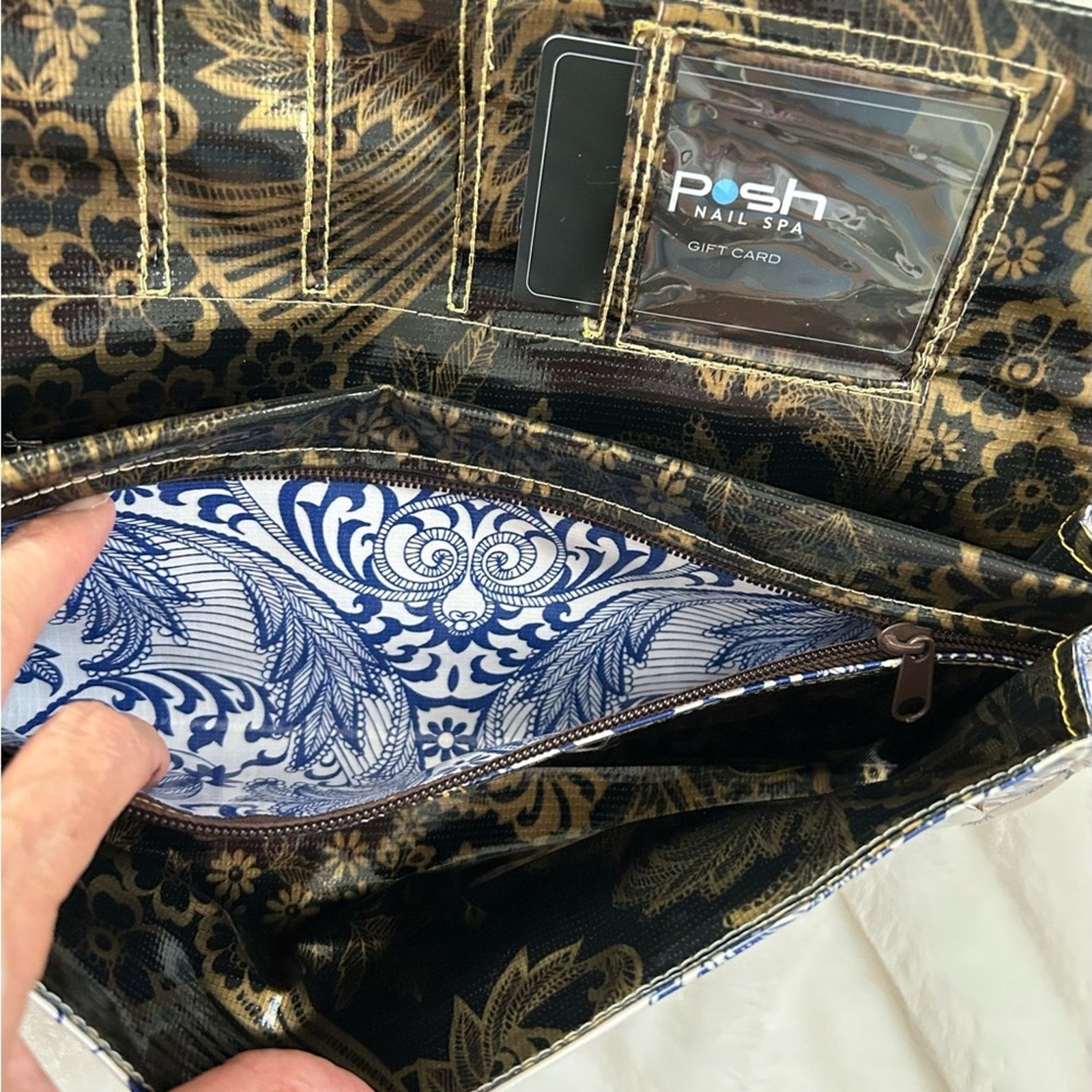 & Other Stories Women’s blue and white vinyl clutch with pink tin heart Size ONE SIZE - 4 Thumbnail