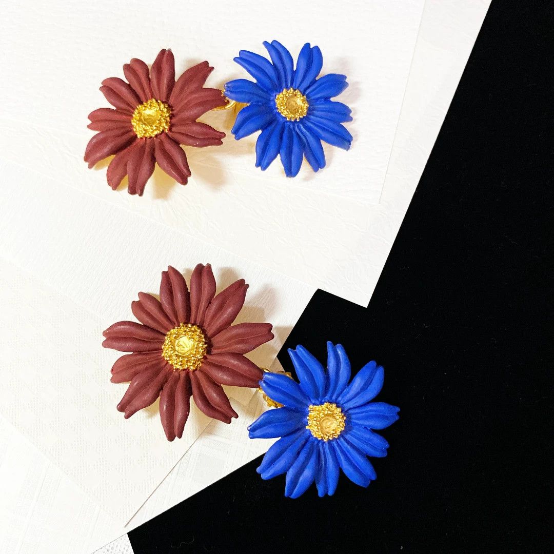 Kenzo Kenzo Sunflower Vintage Ear Clips Size ONE SIZE - 1 Thumbnail