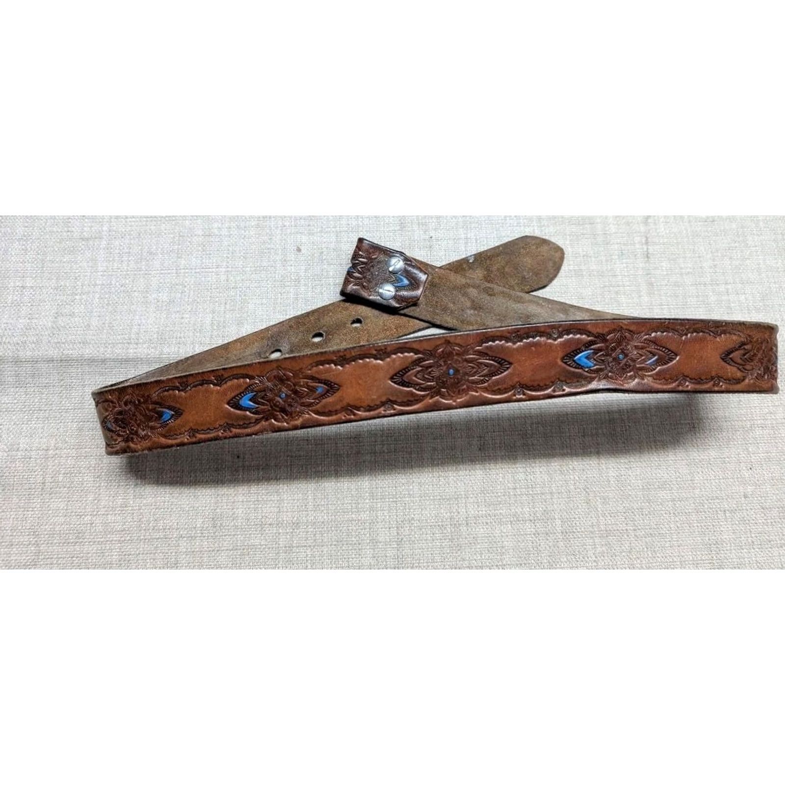 Vintage VINTAGE HANDCRAFTED buckle belt 32 cowhide leather TOOLED southwestern GEOMETRIC Men 32 Western Belt 1970s Boho Size 32 - 6 Thumbnail