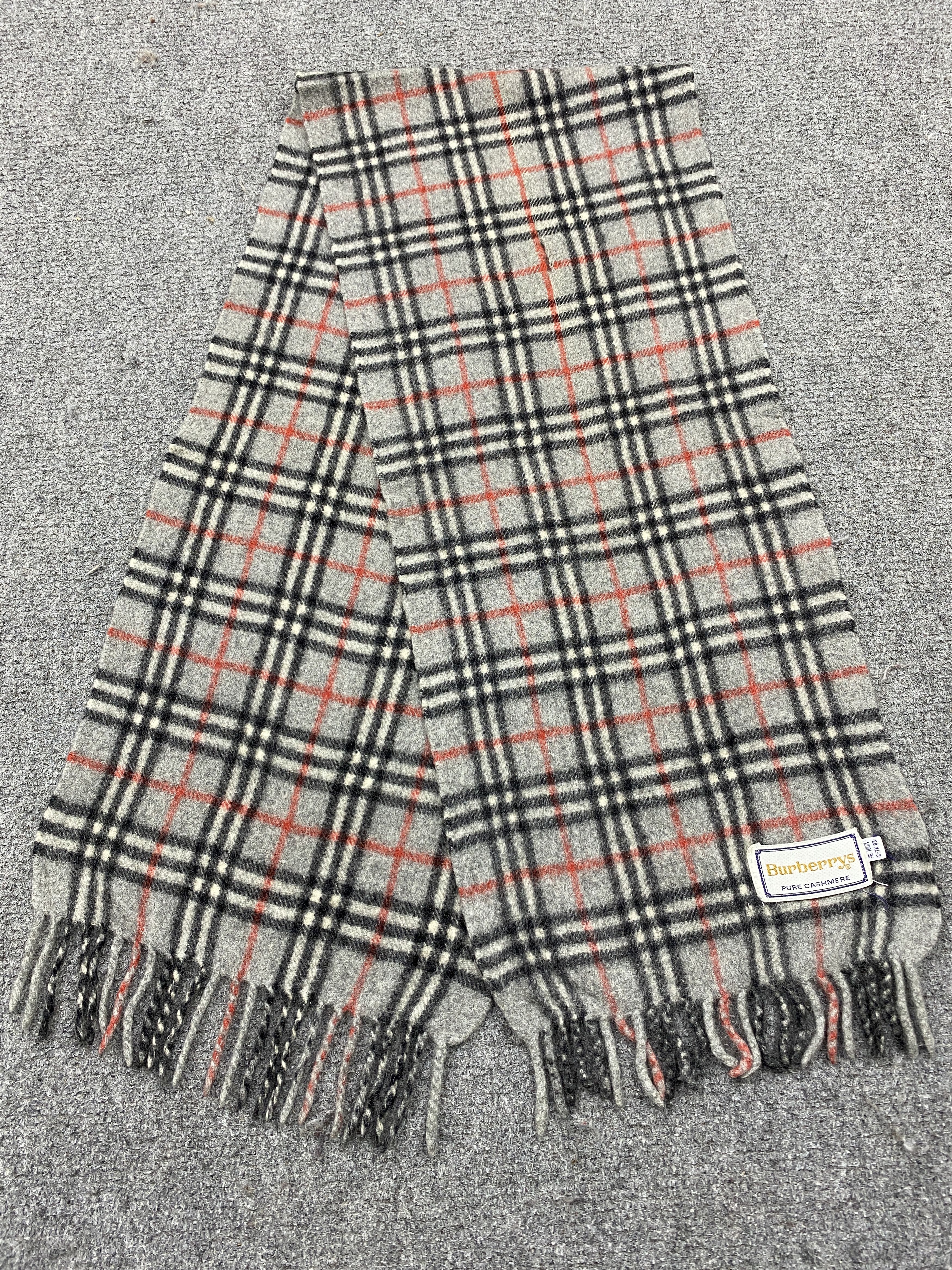 Burberry Burberrys Novacheck Cashmere Scarf Muffler / Neckwear SC0185 Size ONE SIZE - 1 Thumbnail